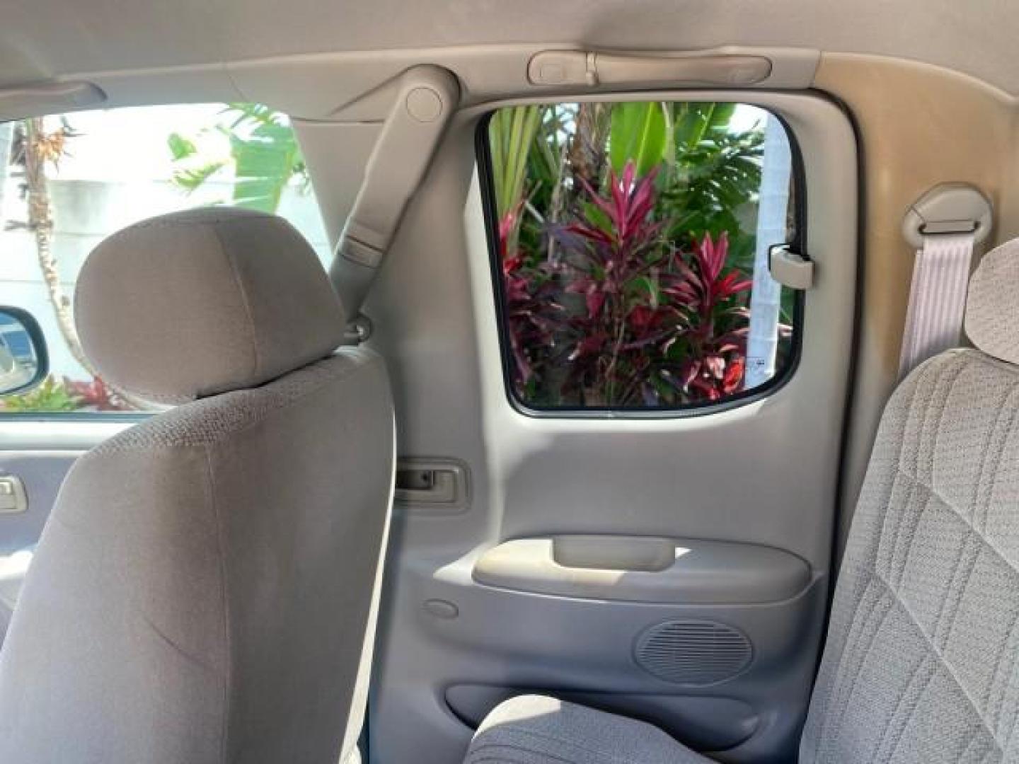 2002 Thunder Grey Metallic /Gray Toyota Tundra SR5 1 OWNER FLORIDA 4X4 (5TBBT44102S) with an 4.7L DOHC EFI 32-Valve V8 i-Force Engine engine, Automatic transmission, located at 4701 North Dixie Hwy, Pompano Beach, FL, 33064, (954) 422-2889, 26.240938, -80.123474 - OUR WEBPAGE FLORIDACARS1.COM HAS OVER 100 PHOTOS AND FREE CARFAX LINK 2002 TOYOTA TUNDRA SR5 V8 VIN: 5TBBT44102S289903 5 T B B T 4 4 1 0 2 S 2 8 9 9 0 3 4 DOOR EXTENDED CAB PICKUP 4 DR 4.7L V8 F DOHC 32V GASOLINE REAR WHEEL DRIVE W/ 4X4 Top Features 4WD/AWD Cloth Seats Alloy Wheels Tow Hitch Bed Lin - Photo#64