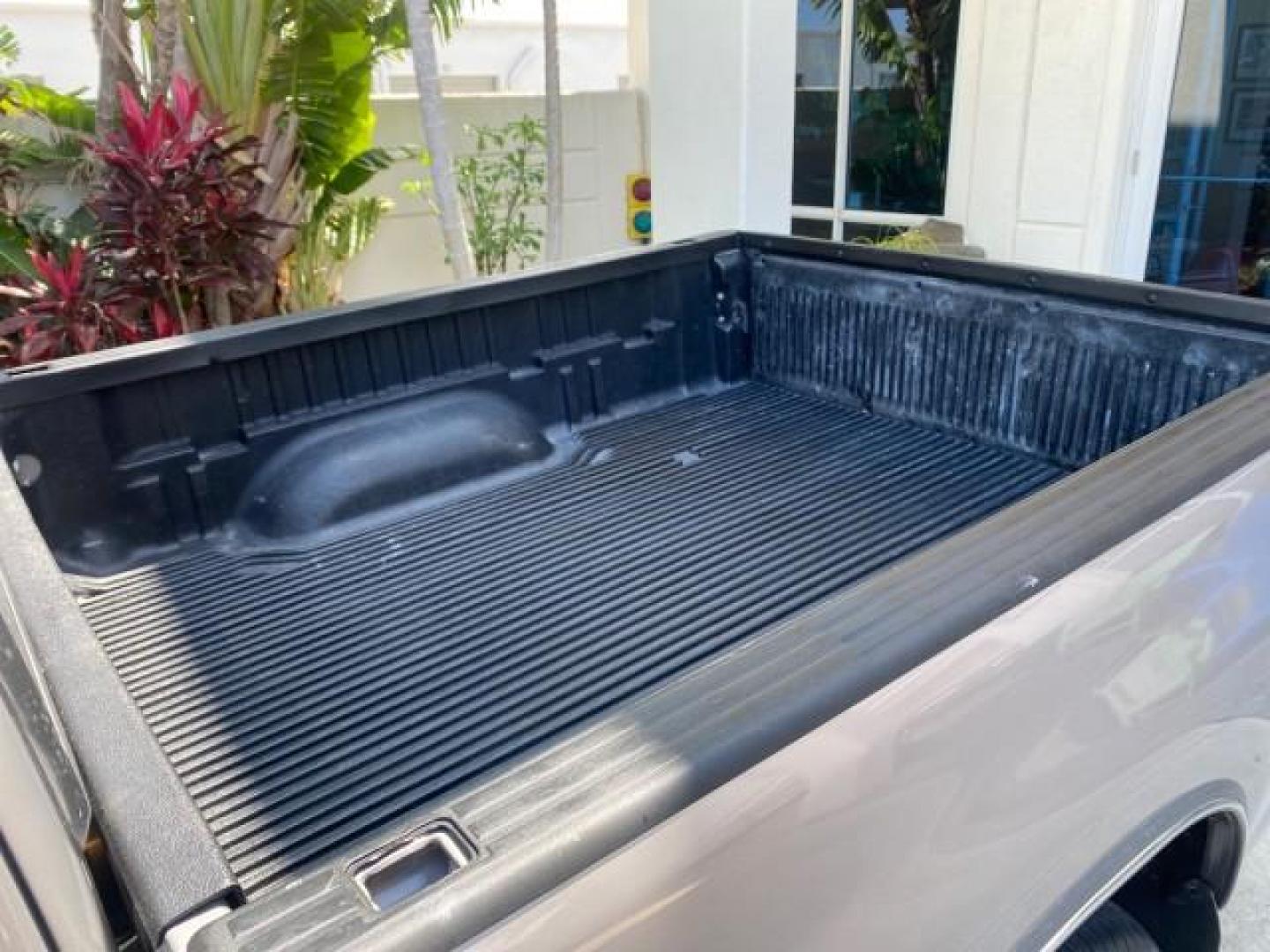 2002 Thunder Grey Metallic /Gray Toyota Tundra SR5 1 OWNER FLORIDA 4X4 (5TBBT44102S) with an 4.7L DOHC EFI 32-Valve V8 i-Force Engine engine, Automatic transmission, located at 4701 North Dixie Hwy, Pompano Beach, FL, 33064, (954) 422-2889, 26.240938, -80.123474 - OUR WEBPAGE FLORIDACARS1.COM HAS OVER 100 PHOTOS AND FREE CARFAX LINK 2002 TOYOTA TUNDRA SR5 V8 VIN: 5TBBT44102S289903 5 T B B T 4 4 1 0 2 S 2 8 9 9 0 3 4 DOOR EXTENDED CAB PICKUP 4 DR 4.7L V8 F DOHC 32V GASOLINE REAR WHEEL DRIVE W/ 4X4 Top Features 4WD/AWD Cloth Seats Alloy Wheels Tow Hitch Bed Lin - Photo#72