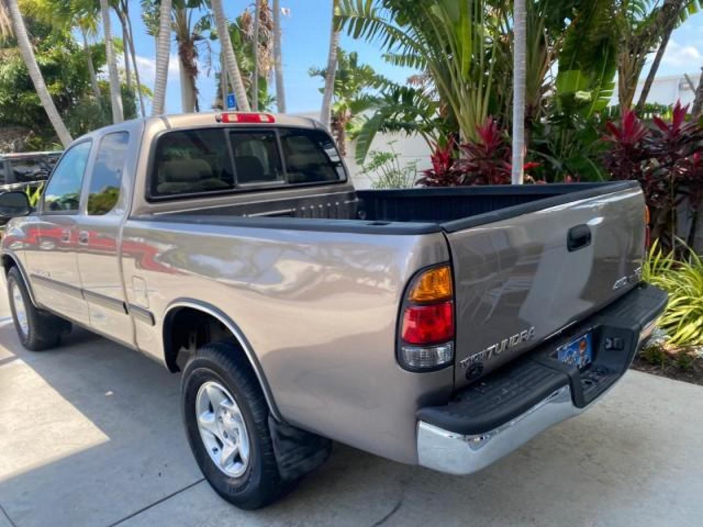 2002 Thunder Grey Metallic /Gray Toyota Tundra SR5 1 OWNER FLORIDA 4X4 (5TBBT44102S) with an 4.7L DOHC EFI 32-Valve V8 i-Force Engine engine, Automatic transmission, located at 4701 North Dixie Hwy, Pompano Beach, FL, 33064, (954) 422-2889, 26.240938, -80.123474 - OUR WEBPAGE FLORIDACARS1.COM HAS OVER 100 PHOTOS AND FREE CARFAX LINK 2002 TOYOTA TUNDRA SR5 V8 VIN: 5TBBT44102S289903 5 T B B T 4 4 1 0 2 S 2 8 9 9 0 3 4 DOOR EXTENDED CAB PICKUP 4 DR 4.7L V8 F DOHC 32V GASOLINE REAR WHEEL DRIVE W/ 4X4 Top Features 4WD/AWD Cloth Seats Alloy Wheels Tow Hitch Bed Lin - Photo#74