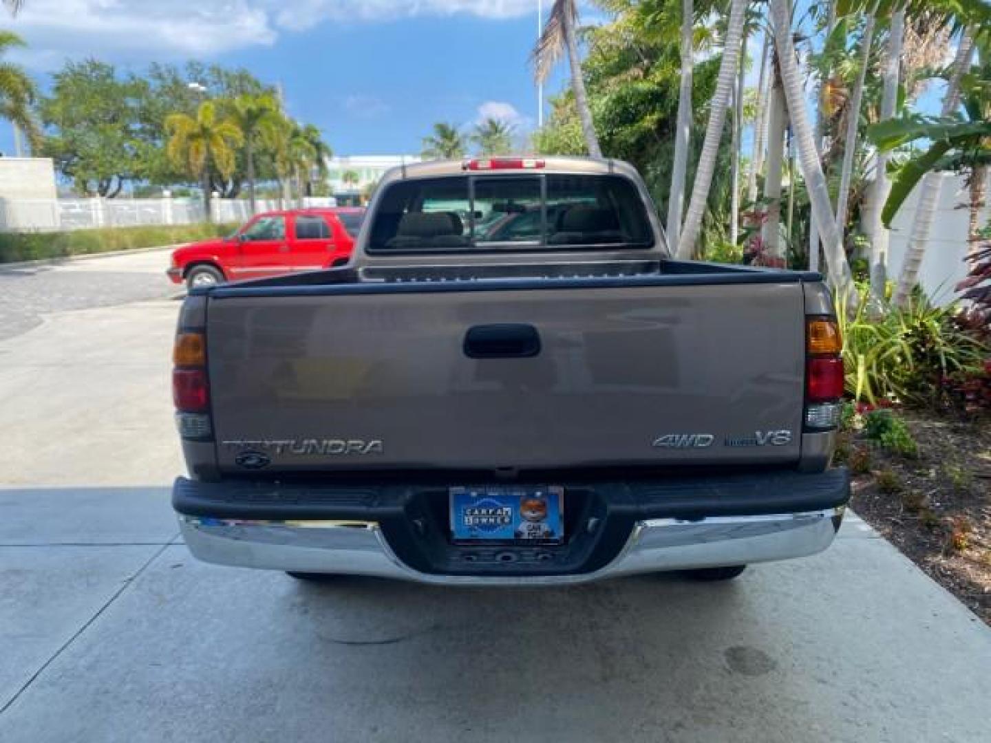 2002 Thunder Grey Metallic /Gray Toyota Tundra SR5 1 OWNER FLORIDA 4X4 (5TBBT44102S) with an 4.7L DOHC EFI 32-Valve V8 i-Force Engine engine, Automatic transmission, located at 4701 North Dixie Hwy, Pompano Beach, FL, 33064, (954) 422-2889, 26.240938, -80.123474 - OUR WEBPAGE FLORIDACARS1.COM HAS OVER 100 PHOTOS AND FREE CARFAX LINK 2002 TOYOTA TUNDRA SR5 V8 VIN: 5TBBT44102S289903 5 T B B T 4 4 1 0 2 S 2 8 9 9 0 3 4 DOOR EXTENDED CAB PICKUP 4 DR 4.7L V8 F DOHC 32V GASOLINE REAR WHEEL DRIVE W/ 4X4 Top Features 4WD/AWD Cloth Seats Alloy Wheels Tow Hitch Bed Lin - Photo#77