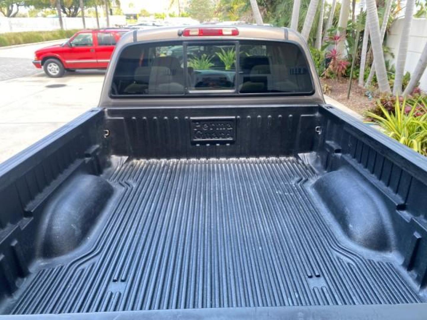 2002 Thunder Grey Metallic /Gray Toyota Tundra SR5 1 OWNER FLORIDA 4X4 (5TBBT44102S) with an 4.7L DOHC EFI 32-Valve V8 i-Force Engine engine, Automatic transmission, located at 4701 North Dixie Hwy, Pompano Beach, FL, 33064, (954) 422-2889, 26.240938, -80.123474 - OUR WEBPAGE FLORIDACARS1.COM HAS OVER 100 PHOTOS AND FREE CARFAX LINK 2002 TOYOTA TUNDRA SR5 V8 VIN: 5TBBT44102S289903 5 T B B T 4 4 1 0 2 S 2 8 9 9 0 3 4 DOOR EXTENDED CAB PICKUP 4 DR 4.7L V8 F DOHC 32V GASOLINE REAR WHEEL DRIVE W/ 4X4 Top Features 4WD/AWD Cloth Seats Alloy Wheels Tow Hitch Bed Lin - Photo#78