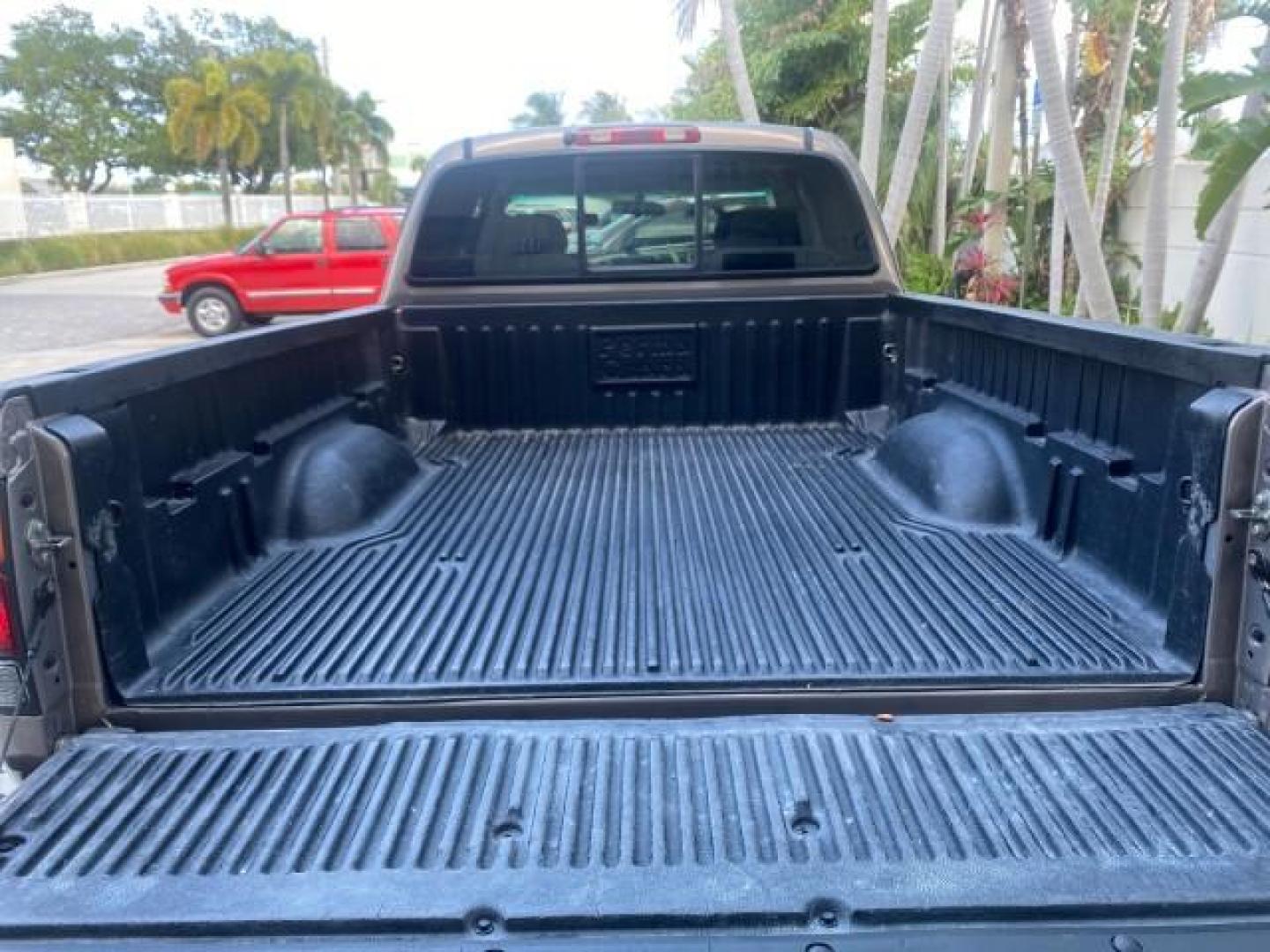 2002 Thunder Grey Metallic /Gray Toyota Tundra SR5 1 OWNER FLORIDA 4X4 (5TBBT44102S) with an 4.7L DOHC EFI 32-Valve V8 i-Force Engine engine, Automatic transmission, located at 4701 North Dixie Hwy, Pompano Beach, FL, 33064, (954) 422-2889, 26.240938, -80.123474 - OUR WEBPAGE FLORIDACARS1.COM HAS OVER 100 PHOTOS AND FREE CARFAX LINK 2002 TOYOTA TUNDRA SR5 V8 VIN: 5TBBT44102S289903 5 T B B T 4 4 1 0 2 S 2 8 9 9 0 3 4 DOOR EXTENDED CAB PICKUP 4 DR 4.7L V8 F DOHC 32V GASOLINE REAR WHEEL DRIVE W/ 4X4 Top Features 4WD/AWD Cloth Seats Alloy Wheels Tow Hitch Bed Lin - Photo#80