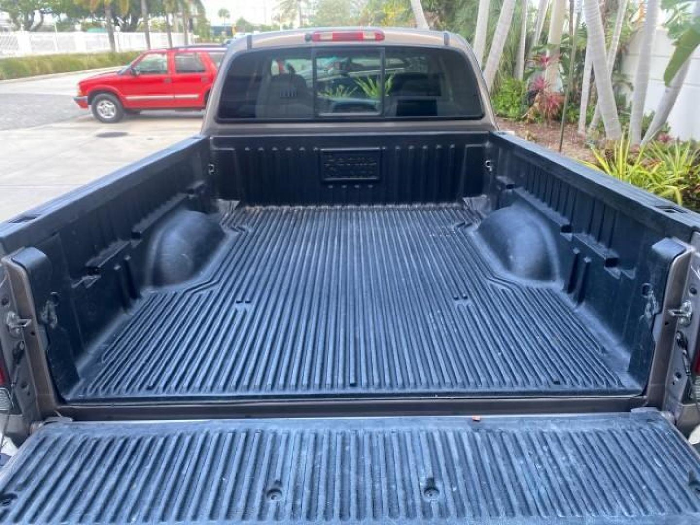 2002 Thunder Grey Metallic /Gray Toyota Tundra SR5 1 OWNER FLORIDA 4X4 (5TBBT44102S) with an 4.7L DOHC EFI 32-Valve V8 i-Force Engine engine, Automatic transmission, located at 4701 North Dixie Hwy, Pompano Beach, FL, 33064, (954) 422-2889, 26.240938, -80.123474 - OUR WEBPAGE FLORIDACARS1.COM HAS OVER 100 PHOTOS AND FREE CARFAX LINK 2002 TOYOTA TUNDRA SR5 V8 VIN: 5TBBT44102S289903 5 T B B T 4 4 1 0 2 S 2 8 9 9 0 3 4 DOOR EXTENDED CAB PICKUP 4 DR 4.7L V8 F DOHC 32V GASOLINE REAR WHEEL DRIVE W/ 4X4 Top Features 4WD/AWD Cloth Seats Alloy Wheels Tow Hitch Bed Lin - Photo#81