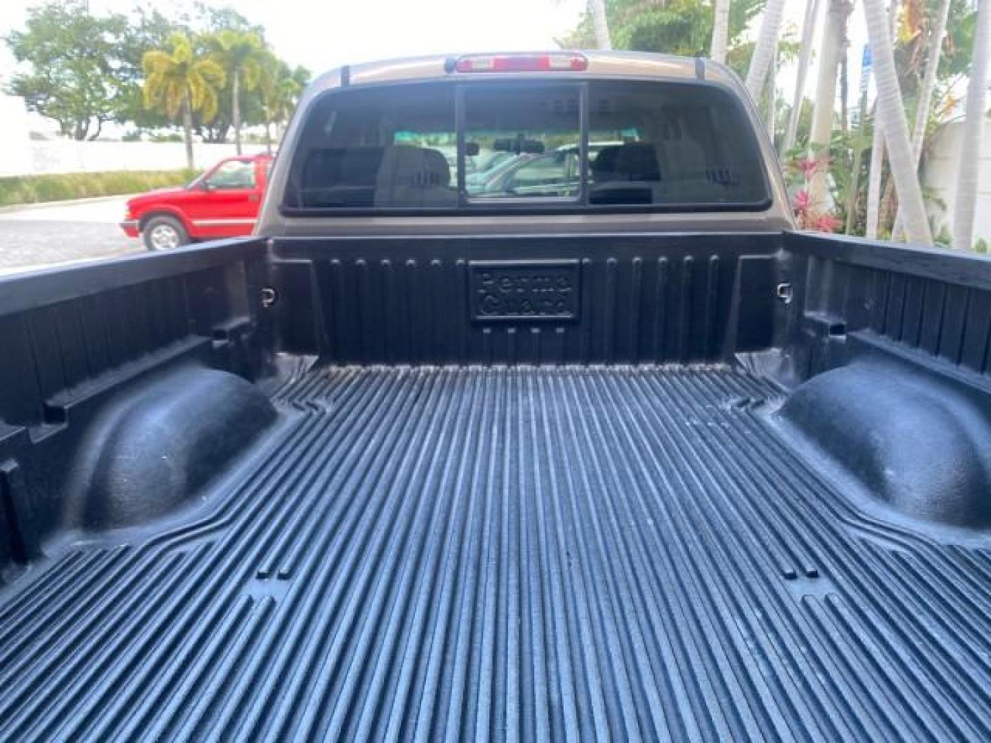 2002 Thunder Grey Metallic /Gray Toyota Tundra SR5 1 OWNER FLORIDA 4X4 (5TBBT44102S) with an 4.7L DOHC EFI 32-Valve V8 i-Force Engine engine, Automatic transmission, located at 4701 North Dixie Hwy, Pompano Beach, FL, 33064, (954) 422-2889, 26.240938, -80.123474 - OUR WEBPAGE FLORIDACARS1.COM HAS OVER 100 PHOTOS AND FREE CARFAX LINK 2002 TOYOTA TUNDRA SR5 V8 VIN: 5TBBT44102S289903 5 T B B T 4 4 1 0 2 S 2 8 9 9 0 3 4 DOOR EXTENDED CAB PICKUP 4 DR 4.7L V8 F DOHC 32V GASOLINE REAR WHEEL DRIVE W/ 4X4 Top Features 4WD/AWD Cloth Seats Alloy Wheels Tow Hitch Bed Lin - Photo#83