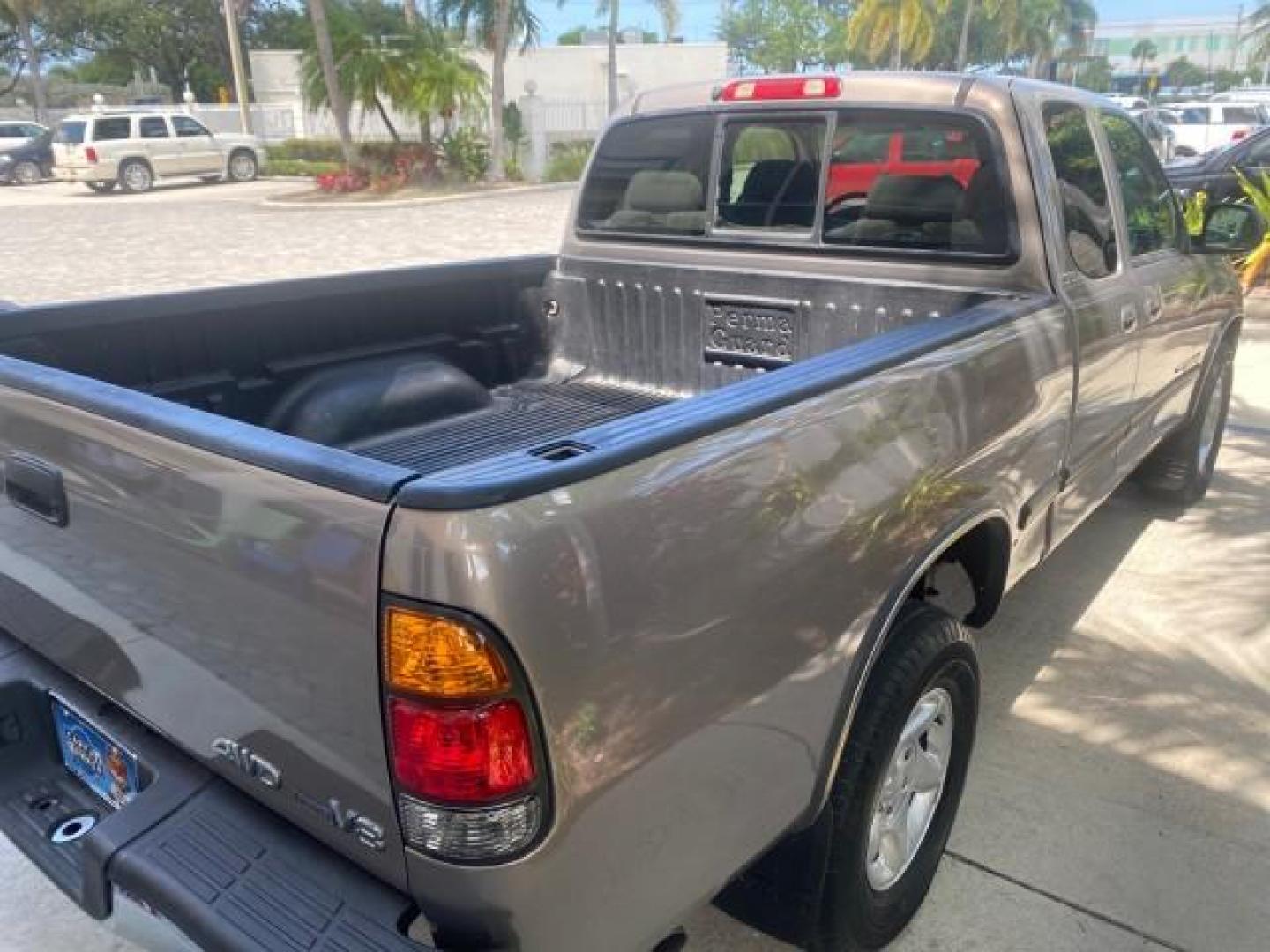 2002 Thunder Grey Metallic /Gray Toyota Tundra SR5 1 OWNER FLORIDA 4X4 (5TBBT44102S) with an 4.7L DOHC EFI 32-Valve V8 i-Force Engine engine, Automatic transmission, located at 4701 North Dixie Hwy, Pompano Beach, FL, 33064, (954) 422-2889, 26.240938, -80.123474 - OUR WEBPAGE FLORIDACARS1.COM HAS OVER 100 PHOTOS AND FREE CARFAX LINK 2002 TOYOTA TUNDRA SR5 V8 VIN: 5TBBT44102S289903 5 T B B T 4 4 1 0 2 S 2 8 9 9 0 3 4 DOOR EXTENDED CAB PICKUP 4 DR 4.7L V8 F DOHC 32V GASOLINE REAR WHEEL DRIVE W/ 4X4 Top Features 4WD/AWD Cloth Seats Alloy Wheels Tow Hitch Bed Lin - Photo#87