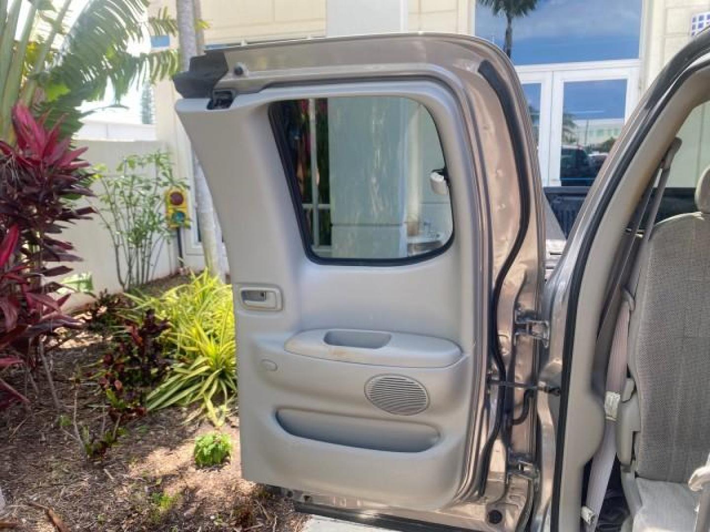 2002 Thunder Grey Metallic /Gray Toyota Tundra SR5 1 OWNER FLORIDA 4X4 (5TBBT44102S) with an 4.7L DOHC EFI 32-Valve V8 i-Force Engine engine, Automatic transmission, located at 4701 North Dixie Hwy, Pompano Beach, FL, 33064, (954) 422-2889, 26.240938, -80.123474 - OUR WEBPAGE FLORIDACARS1.COM HAS OVER 100 PHOTOS AND FREE CARFAX LINK 2002 TOYOTA TUNDRA SR5 V8 VIN: 5TBBT44102S289903 5 T B B T 4 4 1 0 2 S 2 8 9 9 0 3 4 DOOR EXTENDED CAB PICKUP 4 DR 4.7L V8 F DOHC 32V GASOLINE REAR WHEEL DRIVE W/ 4X4 Top Features 4WD/AWD Cloth Seats Alloy Wheels Tow Hitch Bed Lin - Photo#97