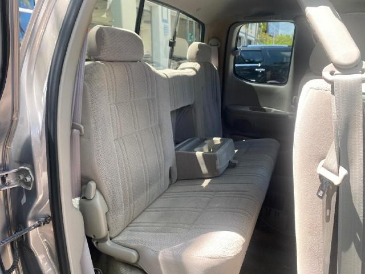 2002 Thunder Grey Metallic /Gray Toyota Tundra SR5 1 OWNER FLORIDA 4X4 (5TBBT44102S) with an 4.7L DOHC EFI 32-Valve V8 i-Force Engine engine, Automatic transmission, located at 4701 North Dixie Hwy, Pompano Beach, FL, 33064, (954) 422-2889, 26.240938, -80.123474 - OUR WEBPAGE FLORIDACARS1.COM HAS OVER 100 PHOTOS AND FREE CARFAX LINK 2002 TOYOTA TUNDRA SR5 V8 VIN: 5TBBT44102S289903 5 T B B T 4 4 1 0 2 S 2 8 9 9 0 3 4 DOOR EXTENDED CAB PICKUP 4 DR 4.7L V8 F DOHC 32V GASOLINE REAR WHEEL DRIVE W/ 4X4 Top Features 4WD/AWD Cloth Seats Alloy Wheels Tow Hitch Bed Lin - Photo#98