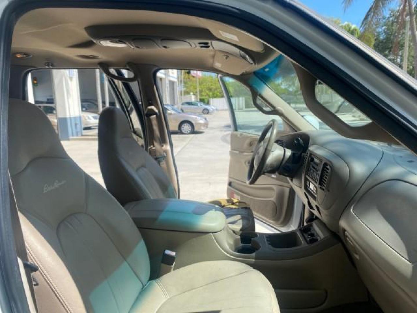 2001 Oxford White /Med Parchment Ford Expedition Eddie Bauer LOW MILES 97,648 (1FMRU17W91L) with an 4.6L SOHC SEFI V8 Triton Engine engine, Automatic transmission, located at 4701 North Dixie Hwy, Pompano Beach, FL, 33064, (954) 422-2889, 26.240938, -80.123474 - OUR WEBPAGE FLORIDACARS1.COM HAS OVER 100 PHOTOS AND FREE CARFAX LINK 2001 FORD EXPEDITION EDDIE BAUER VIN: 1FMRU17W91LB77217 1 F M R U 1 7 W 9 1 L B 7 7 2 1 7 4 DOOR WAGON/SPORT UTILITY 4.6L V8 F SOHC 16V GASOLINE REAR WHEEL DRIVE Highlighted Features Tow Hitch Power Windows Power Locks Automatic T - Photo#12