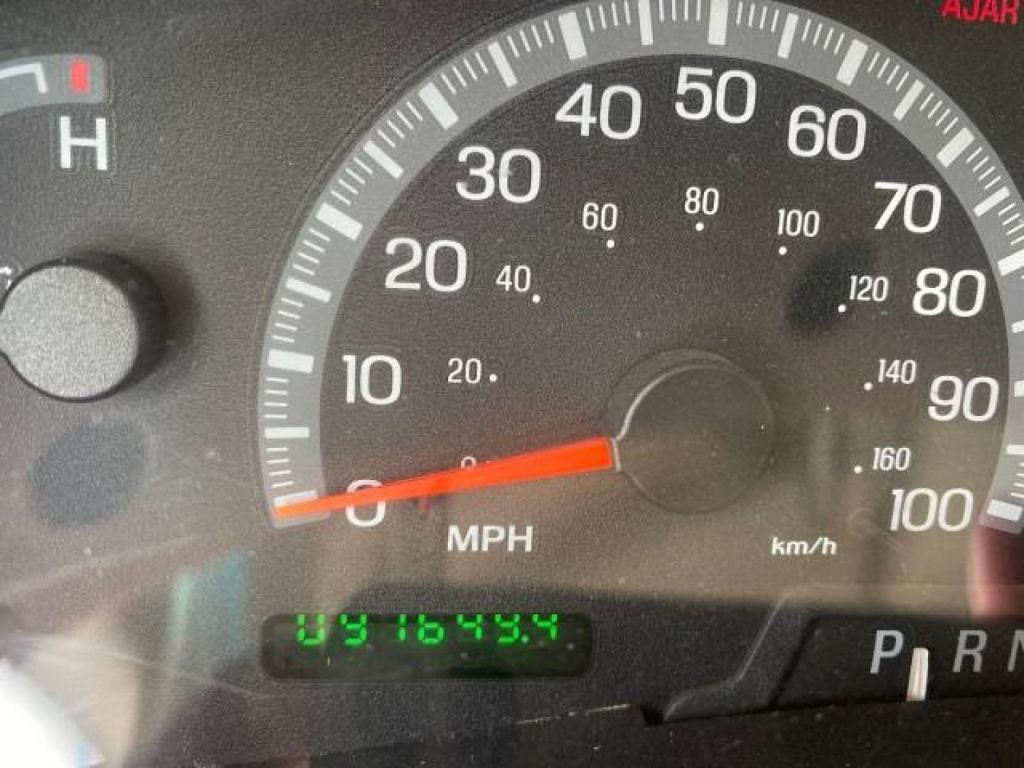 2001 Oxford White /Med Parchment Ford Expedition Eddie Bauer LOW MILES 97,648 (1FMRU17W91L) with an 4.6L SOHC SEFI V8 Triton Engine engine, Automatic transmission, located at 4701 North Dixie Hwy, Pompano Beach, FL, 33064, (954) 422-2889, 26.240938, -80.123474 - OUR WEBPAGE FLORIDACARS1.COM HAS OVER 100 PHOTOS AND FREE CARFAX LINK 2001 FORD EXPEDITION EDDIE BAUER VIN: 1FMRU17W91LB77217 1 F M R U 1 7 W 9 1 L B 7 7 2 1 7 4 DOOR WAGON/SPORT UTILITY 4.6L V8 F SOHC 16V GASOLINE REAR WHEEL DRIVE Highlighted Features Tow Hitch Power Windows Power Locks Automatic T - Photo#18
