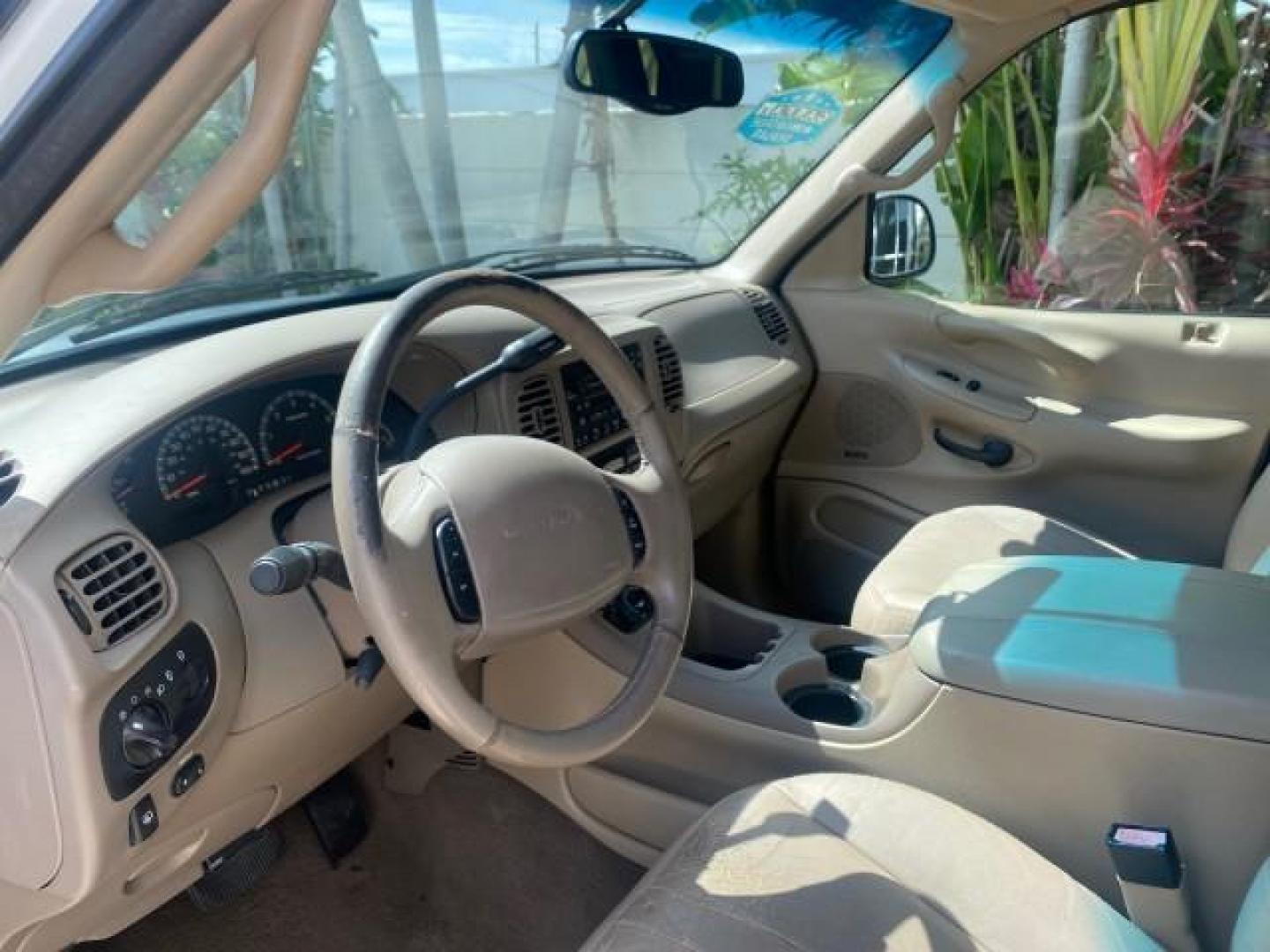 2001 Oxford White /Med Parchment Ford Expedition Eddie Bauer LOW MILES 97,648 (1FMRU17W91L) with an 4.6L SOHC SEFI V8 Triton Engine engine, Automatic transmission, located at 4701 North Dixie Hwy, Pompano Beach, FL, 33064, (954) 422-2889, 26.240938, -80.123474 - OUR WEBPAGE FLORIDACARS1.COM HAS OVER 100 PHOTOS AND FREE CARFAX LINK 2001 FORD EXPEDITION EDDIE BAUER VIN: 1FMRU17W91LB77217 1 F M R U 1 7 W 9 1 L B 7 7 2 1 7 4 DOOR WAGON/SPORT UTILITY 4.6L V8 F SOHC 16V GASOLINE REAR WHEEL DRIVE Highlighted Features Tow Hitch Power Windows Power Locks Automatic T - Photo#38