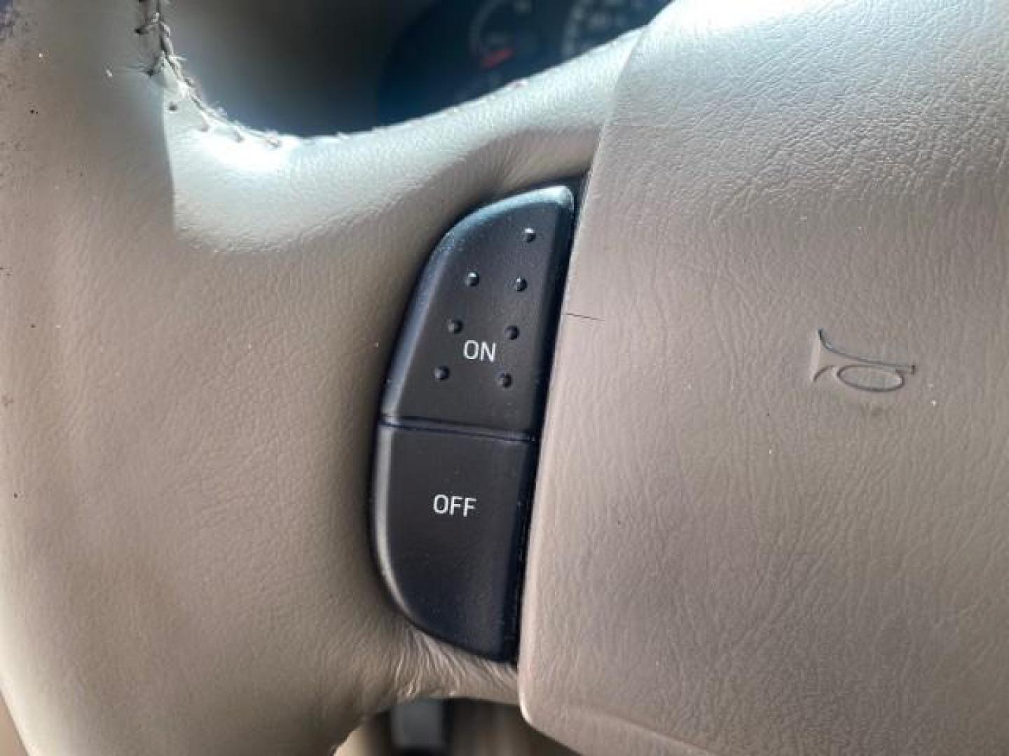 2001 Oxford White /Med Parchment Ford Expedition Eddie Bauer LOW MILES 97,648 (1FMRU17W91L) with an 4.6L SOHC SEFI V8 Triton Engine engine, Automatic transmission, located at 4701 North Dixie Hwy, Pompano Beach, FL, 33064, (954) 422-2889, 26.240938, -80.123474 - OUR WEBPAGE FLORIDACARS1.COM HAS OVER 100 PHOTOS AND FREE CARFAX LINK 2001 FORD EXPEDITION EDDIE BAUER VIN: 1FMRU17W91LB77217 1 F M R U 1 7 W 9 1 L B 7 7 2 1 7 4 DOOR WAGON/SPORT UTILITY 4.6L V8 F SOHC 16V GASOLINE REAR WHEEL DRIVE Highlighted Features Tow Hitch Power Windows Power Locks Automatic T - Photo#40