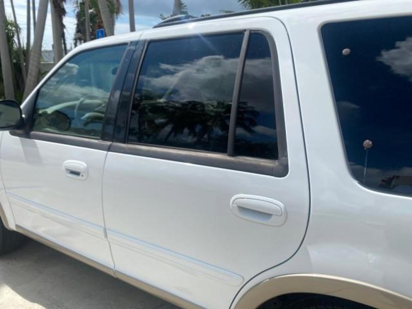 2001 Oxford White /Med Parchment Ford Expedition Eddie Bauer LOW MILES 97,648 (1FMRU17W91L) with an 4.6L SOHC SEFI V8 Triton Engine engine, Automatic transmission, located at 4701 North Dixie Hwy, Pompano Beach, FL, 33064, (954) 422-2889, 26.240938, -80.123474 - OUR WEBPAGE FLORIDACARS1.COM HAS OVER 100 PHOTOS AND FREE CARFAX LINK 2001 FORD EXPEDITION EDDIE BAUER VIN: 1FMRU17W91LB77217 1 F M R U 1 7 W 9 1 L B 7 7 2 1 7 4 DOOR WAGON/SPORT UTILITY 4.6L V8 F SOHC 16V GASOLINE REAR WHEEL DRIVE Highlighted Features Tow Hitch Power Windows Power Locks Automatic T - Photo#61