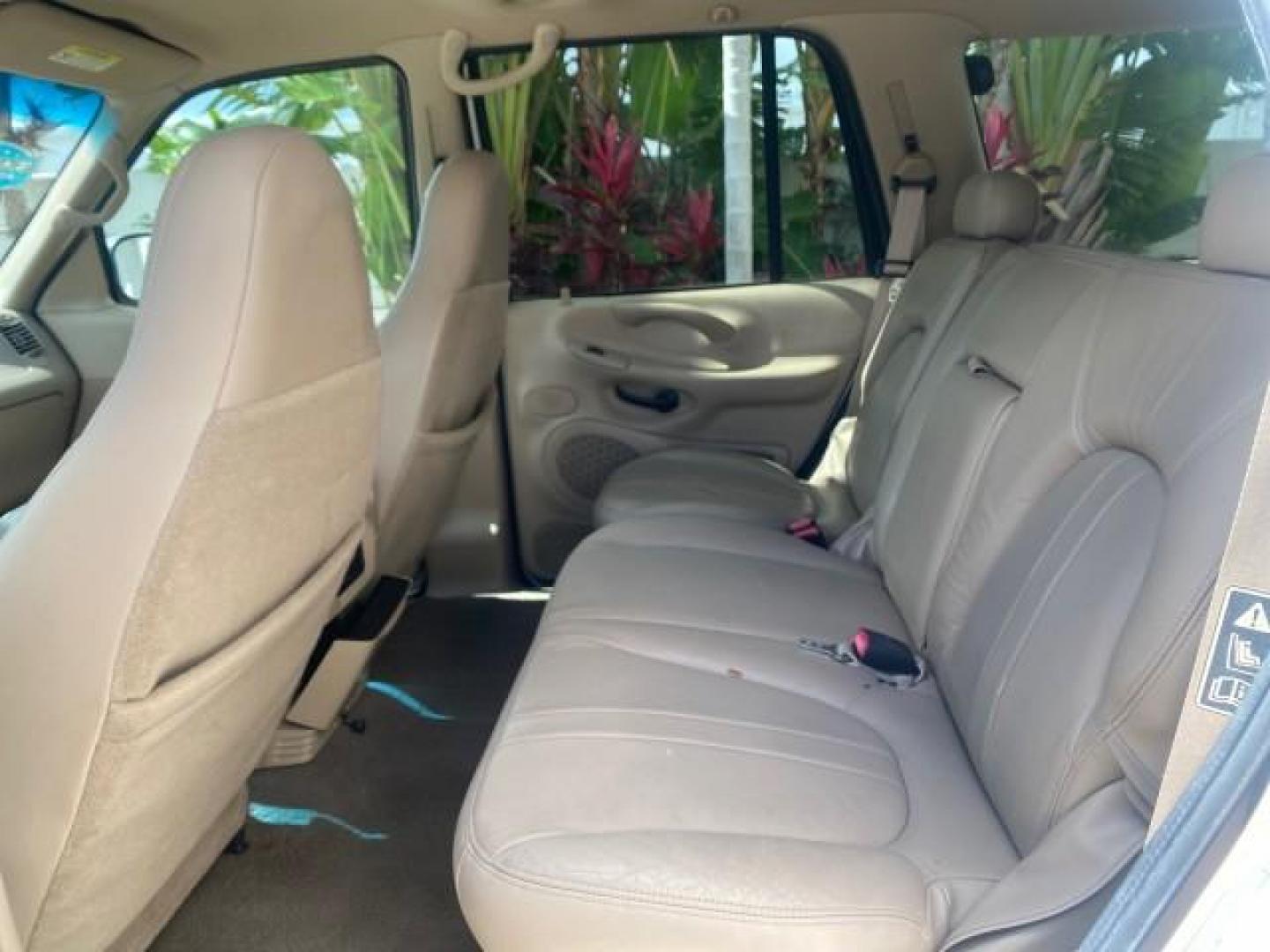 2001 Oxford White /Med Parchment Ford Expedition Eddie Bauer LOW MILES 97,648 (1FMRU17W91L) with an 4.6L SOHC SEFI V8 Triton Engine engine, Automatic transmission, located at 4701 North Dixie Hwy, Pompano Beach, FL, 33064, (954) 422-2889, 26.240938, -80.123474 - OUR WEBPAGE FLORIDACARS1.COM HAS OVER 100 PHOTOS AND FREE CARFAX LINK 2001 FORD EXPEDITION EDDIE BAUER VIN: 1FMRU17W91LB77217 1 F M R U 1 7 W 9 1 L B 7 7 2 1 7 4 DOOR WAGON/SPORT UTILITY 4.6L V8 F SOHC 16V GASOLINE REAR WHEEL DRIVE Highlighted Features Tow Hitch Power Windows Power Locks Automatic T - Photo#65