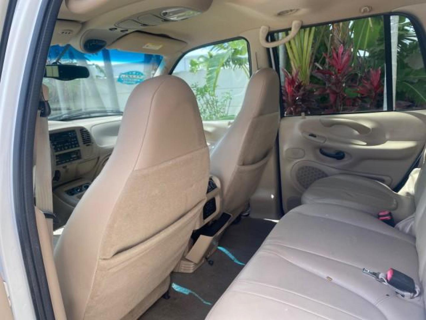 2001 Oxford White /Med Parchment Ford Expedition Eddie Bauer LOW MILES 97,648 (1FMRU17W91L) with an 4.6L SOHC SEFI V8 Triton Engine engine, Automatic transmission, located at 4701 North Dixie Hwy, Pompano Beach, FL, 33064, (954) 422-2889, 26.240938, -80.123474 - OUR WEBPAGE FLORIDACARS1.COM HAS OVER 100 PHOTOS AND FREE CARFAX LINK 2001 FORD EXPEDITION EDDIE BAUER VIN: 1FMRU17W91LB77217 1 F M R U 1 7 W 9 1 L B 7 7 2 1 7 4 DOOR WAGON/SPORT UTILITY 4.6L V8 F SOHC 16V GASOLINE REAR WHEEL DRIVE Highlighted Features Tow Hitch Power Windows Power Locks Automatic T - Photo#66
