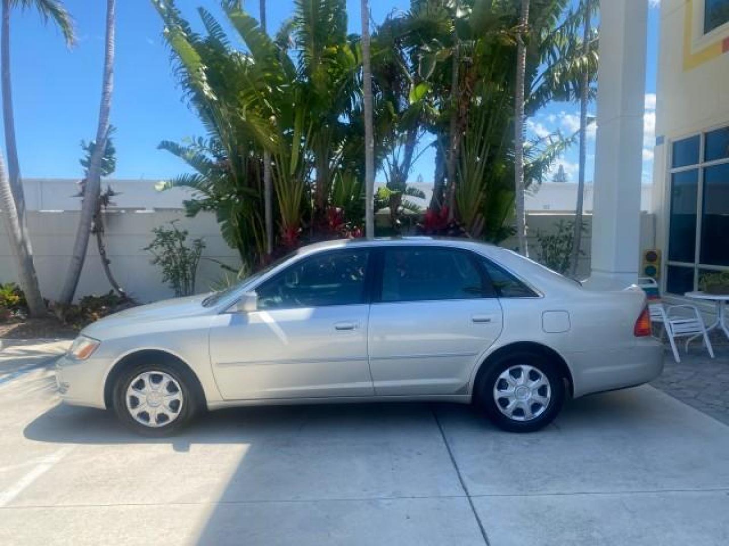 2001 Silver Spruce Metallic /Stone Toyota Avalon XLS w/Bucket Seats LOW MILES 60,208 (4T1BF28B71U) with an 3.0L 4-Cam MPFI 24-Valve V6 Aluminum Alloy Engine engine, Automatic transmission, located at 4701 North Dixie Hwy, Pompano Beach, FL, 33064, (954) 422-2889, 26.240938, -80.123474 - OUR WEBPAGE FLORIDACARS1.COM HAS OVER 100 PHOTOS AND FREE CARFAX LINK 2001 TOYOTA AVALON XL VIN: 4T1BF28B71U182293 4 T 1 B F 2 8 B 7 1 U 1 8 2 2 9 3 SEDAN 4 DR 3.0L V6 F DOHC 24V 29 MPG GASOLINE FRONT WHEEL DRIVE Top Features Alloy Wheels Cloth Seats Basic Features ABS Brakes Automatic Transmission - Photo#4