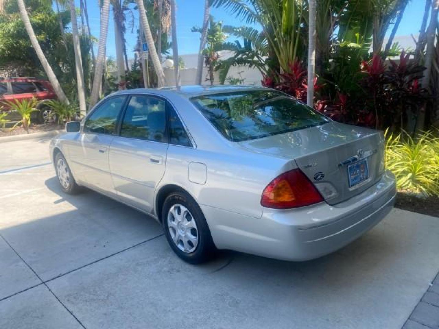 2001 Silver Spruce Metallic /Stone Toyota Avalon XLS w/Bucket Seats LOW MILES 60,208 (4T1BF28B71U) with an 3.0L 4-Cam MPFI 24-Valve V6 Aluminum Alloy Engine engine, Automatic transmission, located at 4701 North Dixie Hwy, Pompano Beach, FL, 33064, (954) 422-2889, 26.240938, -80.123474 - OUR WEBPAGE FLORIDACARS1.COM HAS OVER 100 PHOTOS AND FREE CARFAX LINK 2001 TOYOTA AVALON XL VIN: 4T1BF28B71U182293 4 T 1 B F 2 8 B 7 1 U 1 8 2 2 9 3 SEDAN 4 DR 3.0L V6 F DOHC 24V 29 MPG GASOLINE FRONT WHEEL DRIVE Top Features Alloy Wheels Cloth Seats Basic Features ABS Brakes Automatic Transmission - Photo#5