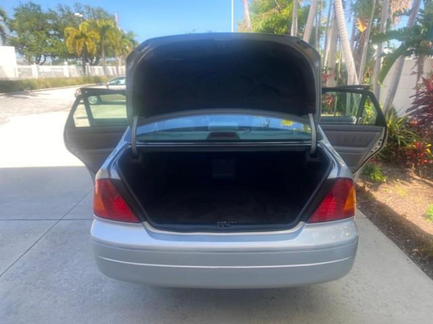 2001 Silver Spruce Metallic /Stone Toyota Avalon XLS w/Bucket Seats LOW MILES 60,208 (4T1BF28B71U) with an 3.0L 4-Cam MPFI 24-Valve V6 Aluminum Alloy Engine engine, Automatic transmission, located at 4701 North Dixie Hwy, Pompano Beach, FL, 33064, (954) 422-2889, 26.240938, -80.123474 - OUR WEBPAGE FLORIDACARS1.COM HAS OVER 100 PHOTOS AND FREE CARFAX LINK 2001 TOYOTA AVALON XL VIN: 4T1BF28B71U182293 4 T 1 B F 2 8 B 7 1 U 1 8 2 2 9 3 SEDAN 4 DR 3.0L V6 F DOHC 24V 29 MPG GASOLINE FRONT WHEEL DRIVE Top Features Alloy Wheels Cloth Seats Basic Features ABS Brakes Automatic Transmission - Photo#15