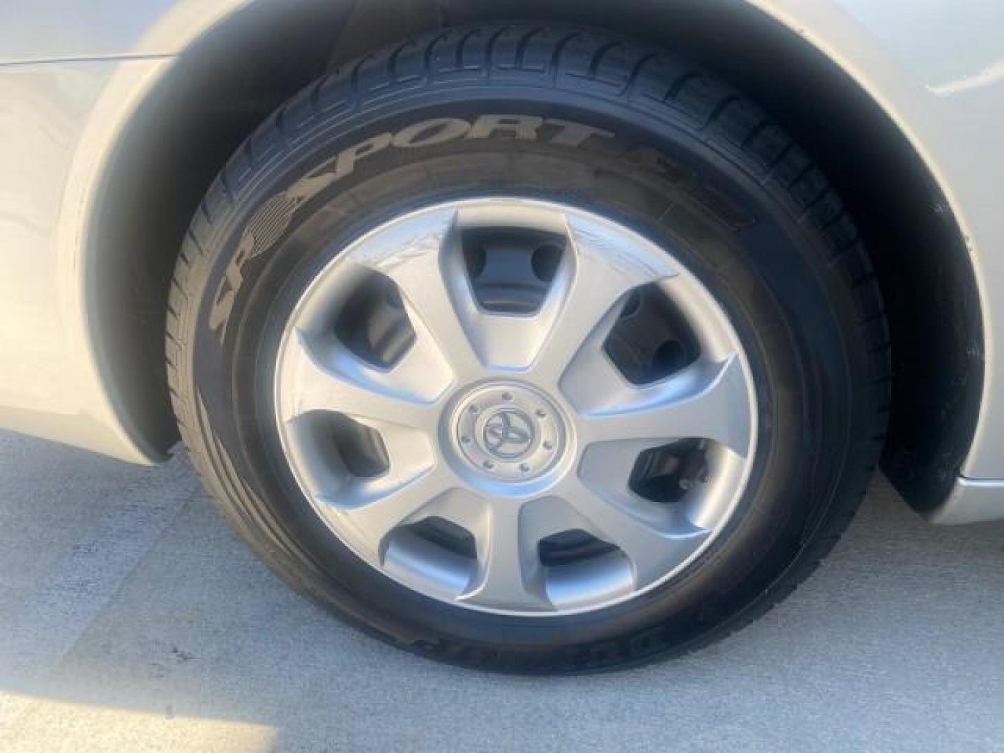 2001 Silver Spruce Metallic /Stone Toyota Avalon XLS w/Bucket Seats LOW MILES 60,208 (4T1BF28B71U) with an 3.0L 4-Cam MPFI 24-Valve V6 Aluminum Alloy Engine engine, Automatic transmission, located at 4701 North Dixie Hwy, Pompano Beach, FL, 33064, (954) 422-2889, 26.240938, -80.123474 - OUR WEBPAGE FLORIDACARS1.COM HAS OVER 100 PHOTOS AND FREE CARFAX LINK 2001 TOYOTA AVALON XL VIN: 4T1BF28B71U182293 4 T 1 B F 2 8 B 7 1 U 1 8 2 2 9 3 SEDAN 4 DR 3.0L V6 F DOHC 24V 29 MPG GASOLINE FRONT WHEEL DRIVE Top Features Alloy Wheels Cloth Seats Basic Features ABS Brakes Automatic Transmission - Photo#19