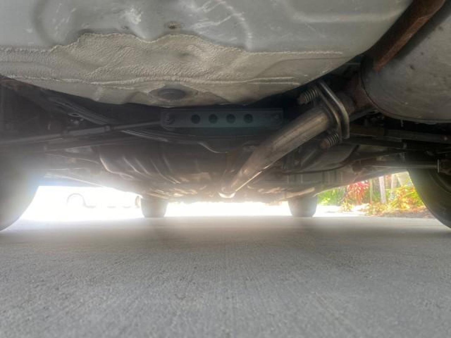 2001 Silver Spruce Metallic /Stone Toyota Avalon XLS w/Bucket Seats LOW MILES 60,208 (4T1BF28B71U) with an 3.0L 4-Cam MPFI 24-Valve V6 Aluminum Alloy Engine engine, Automatic transmission, located at 4701 North Dixie Hwy, Pompano Beach, FL, 33064, (954) 422-2889, 26.240938, -80.123474 - OUR WEBPAGE FLORIDACARS1.COM HAS OVER 100 PHOTOS AND FREE CARFAX LINK 2001 TOYOTA AVALON XL VIN: 4T1BF28B71U182293 4 T 1 B F 2 8 B 7 1 U 1 8 2 2 9 3 SEDAN 4 DR 3.0L V6 F DOHC 24V 29 MPG GASOLINE FRONT WHEEL DRIVE Top Features Alloy Wheels Cloth Seats Basic Features ABS Brakes Automatic Transmission - Photo#22