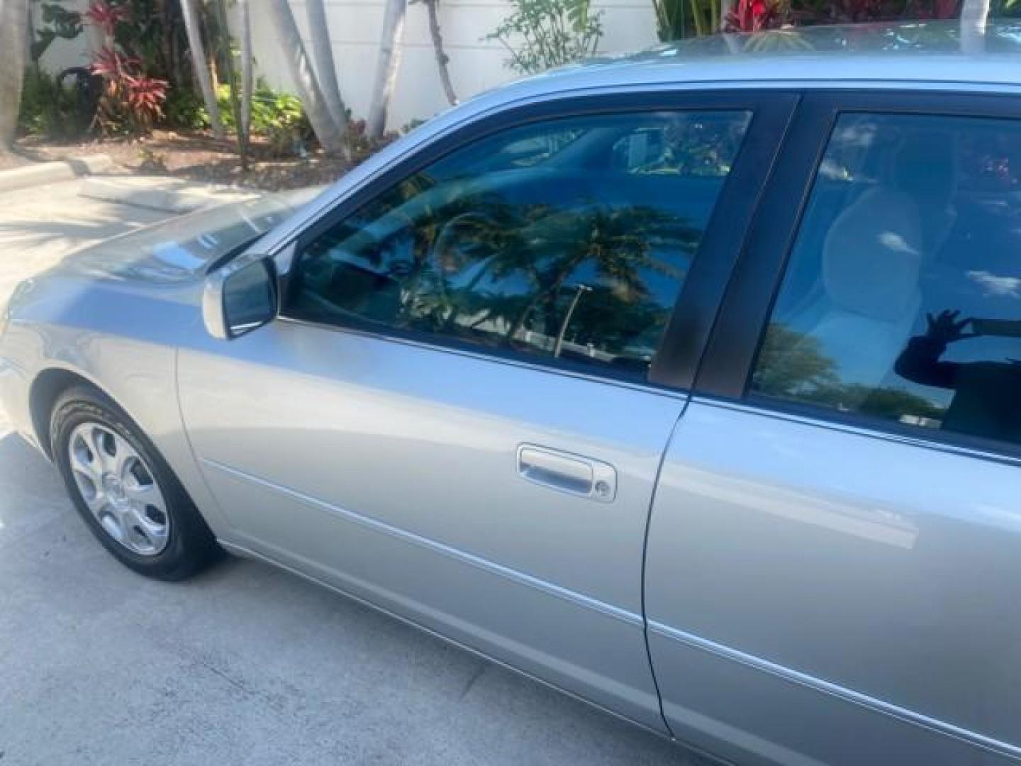 2001 Silver Spruce Metallic /Stone Toyota Avalon XLS w/Bucket Seats LOW MILES 60,208 (4T1BF28B71U) with an 3.0L 4-Cam MPFI 24-Valve V6 Aluminum Alloy Engine engine, Automatic transmission, located at 4701 North Dixie Hwy, Pompano Beach, FL, 33064, (954) 422-2889, 26.240938, -80.123474 - OUR WEBPAGE FLORIDACARS1.COM HAS OVER 100 PHOTOS AND FREE CARFAX LINK 2001 TOYOTA AVALON XL VIN: 4T1BF28B71U182293 4 T 1 B F 2 8 B 7 1 U 1 8 2 2 9 3 SEDAN 4 DR 3.0L V6 F DOHC 24V 29 MPG GASOLINE FRONT WHEEL DRIVE Top Features Alloy Wheels Cloth Seats Basic Features ABS Brakes Automatic Transmission - Photo#27