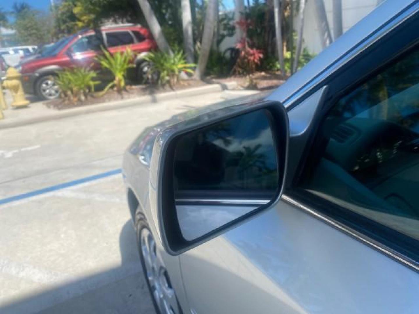 2001 Silver Spruce Metallic /Stone Toyota Avalon XLS w/Bucket Seats LOW MILES 60,208 (4T1BF28B71U) with an 3.0L 4-Cam MPFI 24-Valve V6 Aluminum Alloy Engine engine, Automatic transmission, located at 4701 North Dixie Hwy, Pompano Beach, FL, 33064, (954) 422-2889, 26.240938, -80.123474 - OUR WEBPAGE FLORIDACARS1.COM HAS OVER 100 PHOTOS AND FREE CARFAX LINK 2001 TOYOTA AVALON XL VIN: 4T1BF28B71U182293 4 T 1 B F 2 8 B 7 1 U 1 8 2 2 9 3 SEDAN 4 DR 3.0L V6 F DOHC 24V 29 MPG GASOLINE FRONT WHEEL DRIVE Top Features Alloy Wheels Cloth Seats Basic Features ABS Brakes Automatic Transmission - Photo#29