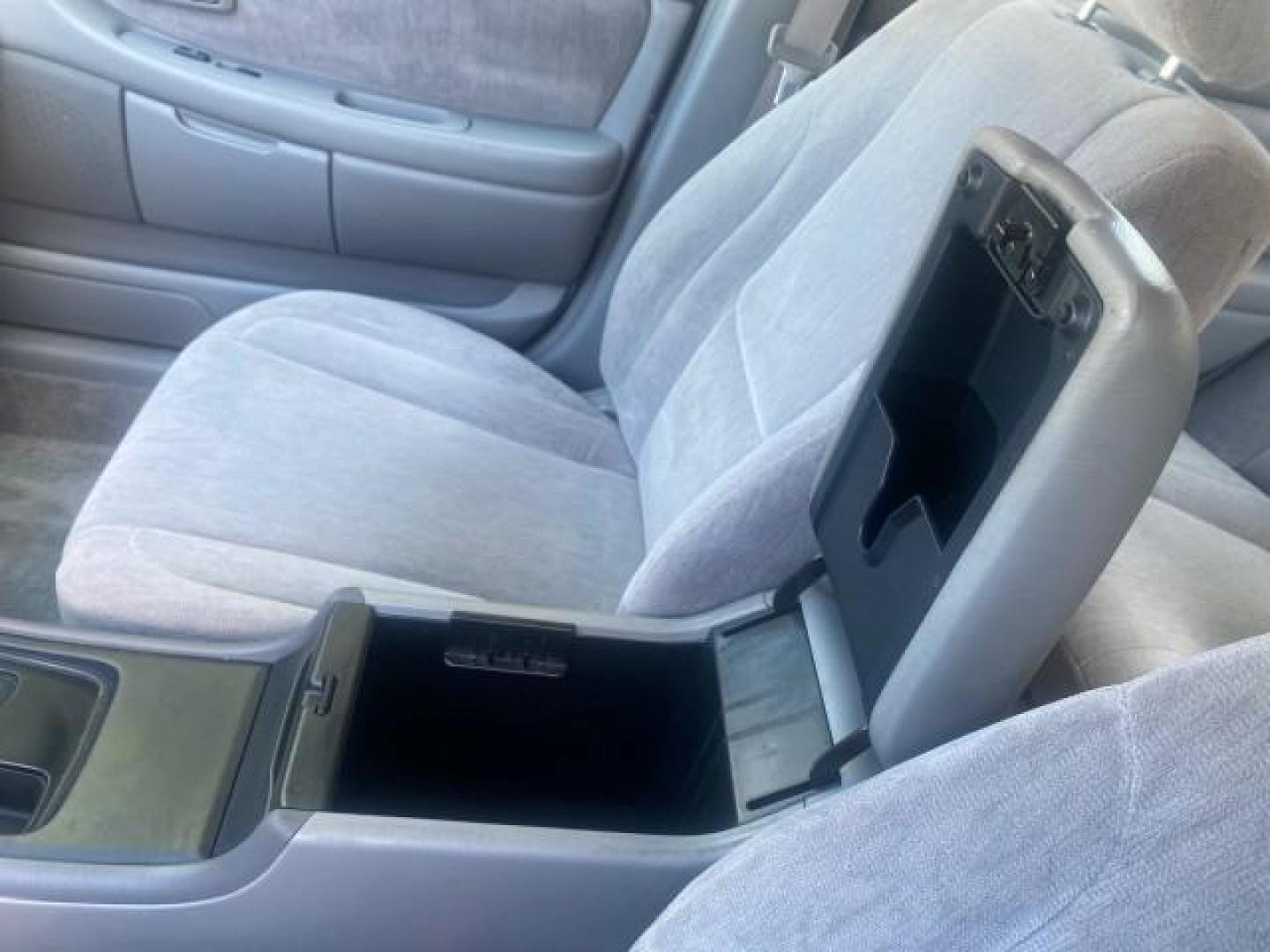 2001 Silver Spruce Metallic /Stone Toyota Avalon XLS w/Bucket Seats LOW MILES 60,208 (4T1BF28B71U) with an 3.0L 4-Cam MPFI 24-Valve V6 Aluminum Alloy Engine engine, Automatic transmission, located at 4701 North Dixie Hwy, Pompano Beach, FL, 33064, (954) 422-2889, 26.240938, -80.123474 - OUR WEBPAGE FLORIDACARS1.COM HAS OVER 100 PHOTOS AND FREE CARFAX LINK 2001 TOYOTA AVALON XL VIN: 4T1BF28B71U182293 4 T 1 B F 2 8 B 7 1 U 1 8 2 2 9 3 SEDAN 4 DR 3.0L V6 F DOHC 24V 29 MPG GASOLINE FRONT WHEEL DRIVE Top Features Alloy Wheels Cloth Seats Basic Features ABS Brakes Automatic Transmission - Photo#48