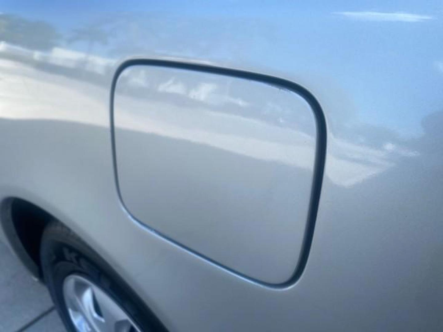 2001 Silver Spruce Metallic /Stone Toyota Avalon XLS w/Bucket Seats LOW MILES 60,208 (4T1BF28B71U) with an 3.0L 4-Cam MPFI 24-Valve V6 Aluminum Alloy Engine engine, Automatic transmission, located at 4701 North Dixie Hwy, Pompano Beach, FL, 33064, (954) 422-2889, 26.240938, -80.123474 - OUR WEBPAGE FLORIDACARS1.COM HAS OVER 100 PHOTOS AND FREE CARFAX LINK 2001 TOYOTA AVALON XL VIN: 4T1BF28B71U182293 4 T 1 B F 2 8 B 7 1 U 1 8 2 2 9 3 SEDAN 4 DR 3.0L V6 F DOHC 24V 29 MPG GASOLINE FRONT WHEEL DRIVE Top Features Alloy Wheels Cloth Seats Basic Features ABS Brakes Automatic Transmission - Photo#69