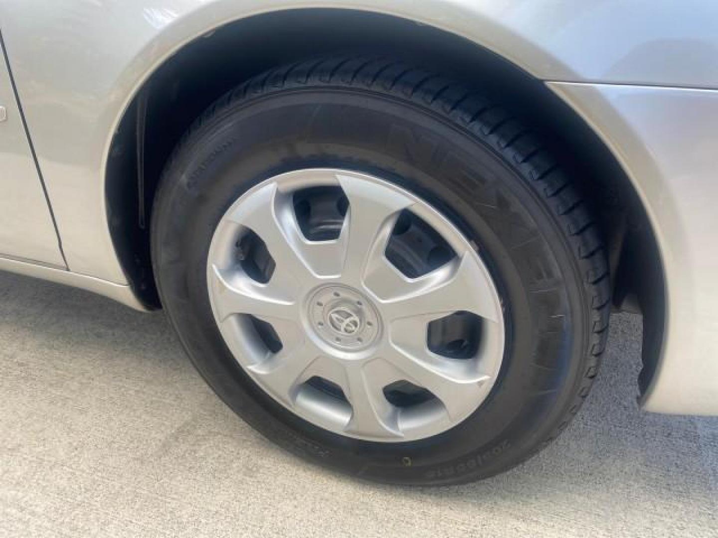 2001 Silver Spruce Metallic /Stone Toyota Avalon XLS w/Bucket Seats LOW MILES 60,208 (4T1BF28B71U) with an 3.0L 4-Cam MPFI 24-Valve V6 Aluminum Alloy Engine engine, Automatic transmission, located at 4701 North Dixie Hwy, Pompano Beach, FL, 33064, (954) 422-2889, 26.240938, -80.123474 - OUR WEBPAGE FLORIDACARS1.COM HAS OVER 100 PHOTOS AND FREE CARFAX LINK 2001 TOYOTA AVALON XL VIN: 4T1BF28B71U182293 4 T 1 B F 2 8 B 7 1 U 1 8 2 2 9 3 SEDAN 4 DR 3.0L V6 F DOHC 24V 29 MPG GASOLINE FRONT WHEEL DRIVE Top Features Alloy Wheels Cloth Seats Basic Features ABS Brakes Automatic Transmission - Photo#98