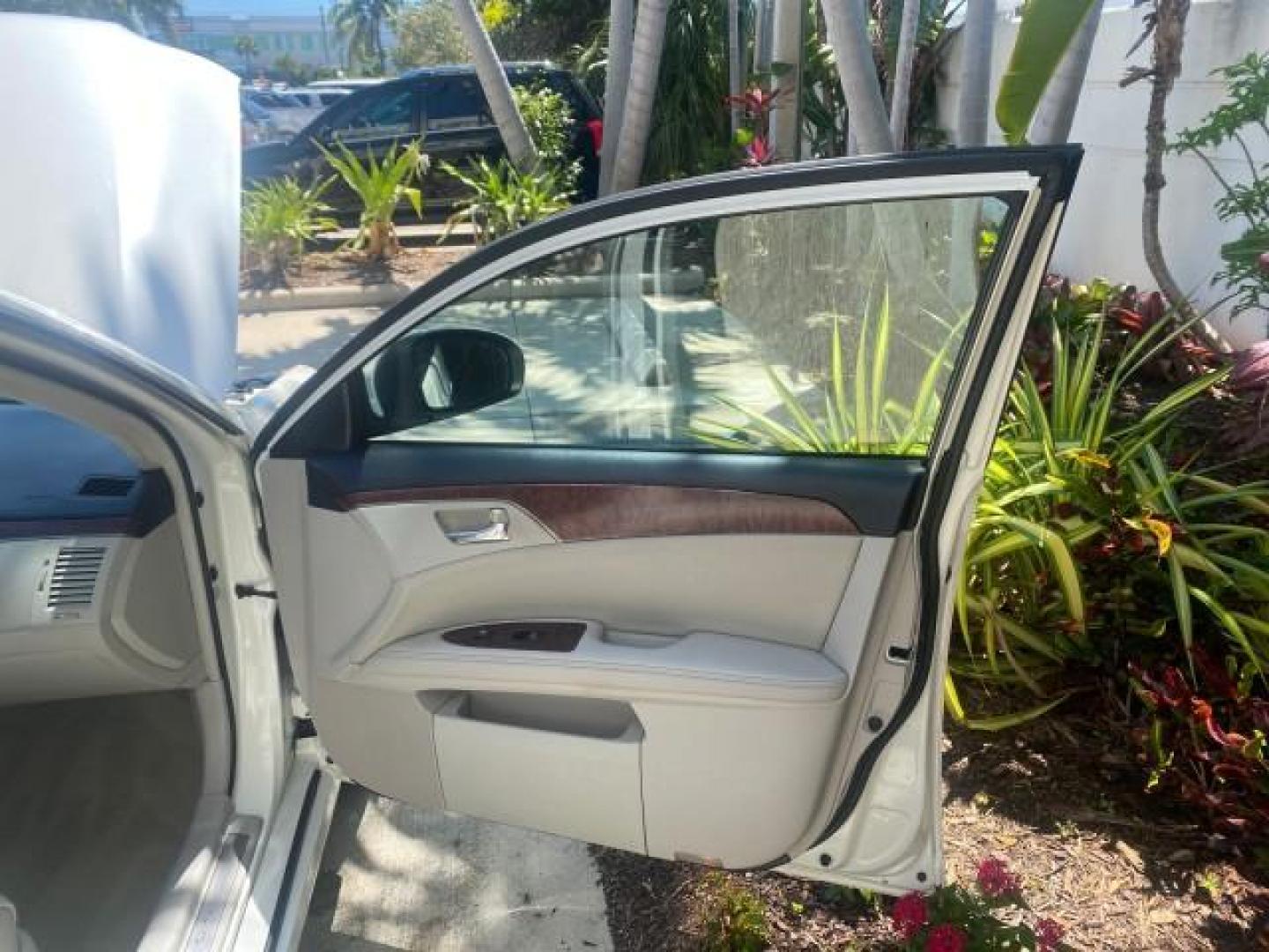 2011 Blizzard Pearl /Ivory Toyota Avalon Limited 1 OWNER FLORIDA LOW MILES 50,363 (4T1BK3DB6BU) with an 3.5L DOHC EFI 24-Valve V6 Engine engine, Automatic transmission, located at 4701 North Dixie Hwy, Pompano Beach, FL, 33064, (954) 422-2889, 26.240938, -80.123474 - OUR WEBPAGE FLORIDACARS1.COM HAS OVER 100 PHOTOS AND FREE CARFAX LINK 2011 TOYOTA AVALON LIMITED VIN: 4T1BK3DB6BU410051 4 T 1 B K 3 D B 6 B U 4 1 0 0 5 1 SEDAN 4 DR 3.5L V6 F DOHC 24V GASOLINE FRONT WHEEL DRIVE Top Features Alloy Wheels Navigation System Bluetooth Technology Parking Sensors Front Se - Photo#11