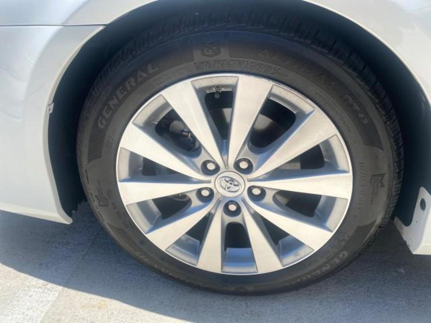 2011 Blizzard Pearl /Ivory Toyota Avalon Limited 1 OWNER FLORIDA LOW MILES 50,363 (4T1BK3DB6BU) with an 3.5L DOHC EFI 24-Valve V6 Engine engine, Automatic transmission, located at 4701 North Dixie Hwy, Pompano Beach, FL, 33064, (954) 422-2889, 26.240938, -80.123474 - OUR WEBPAGE FLORIDACARS1.COM HAS OVER 100 PHOTOS AND FREE CARFAX LINK 2011 TOYOTA AVALON LIMITED VIN: 4T1BK3DB6BU410051 4 T 1 B K 3 D B 6 B U 4 1 0 0 5 1 SEDAN 4 DR 3.5L V6 F DOHC 24V GASOLINE FRONT WHEEL DRIVE Top Features Alloy Wheels Navigation System Bluetooth Technology Parking Sensors Front Se - Photo#19