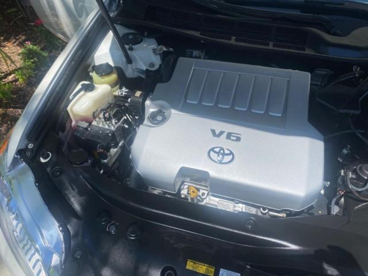 2011 Blizzard Pearl /Ivory Toyota Avalon Limited 1 OWNER FLORIDA LOW MILES 50,363 (4T1BK3DB6BU) with an 3.5L DOHC EFI 24-Valve V6 Engine engine, Automatic transmission, located at 4701 North Dixie Hwy, Pompano Beach, FL, 33064, (954) 422-2889, 26.240938, -80.123474 - OUR WEBPAGE FLORIDACARS1.COM HAS OVER 100 PHOTOS AND FREE CARFAX LINK 2011 TOYOTA AVALON LIMITED VIN: 4T1BK3DB6BU410051 4 T 1 B K 3 D B 6 B U 4 1 0 0 5 1 SEDAN 4 DR 3.5L V6 F DOHC 24V GASOLINE FRONT WHEEL DRIVE Top Features Alloy Wheels Navigation System Bluetooth Technology Parking Sensors Front Se - Photo#25