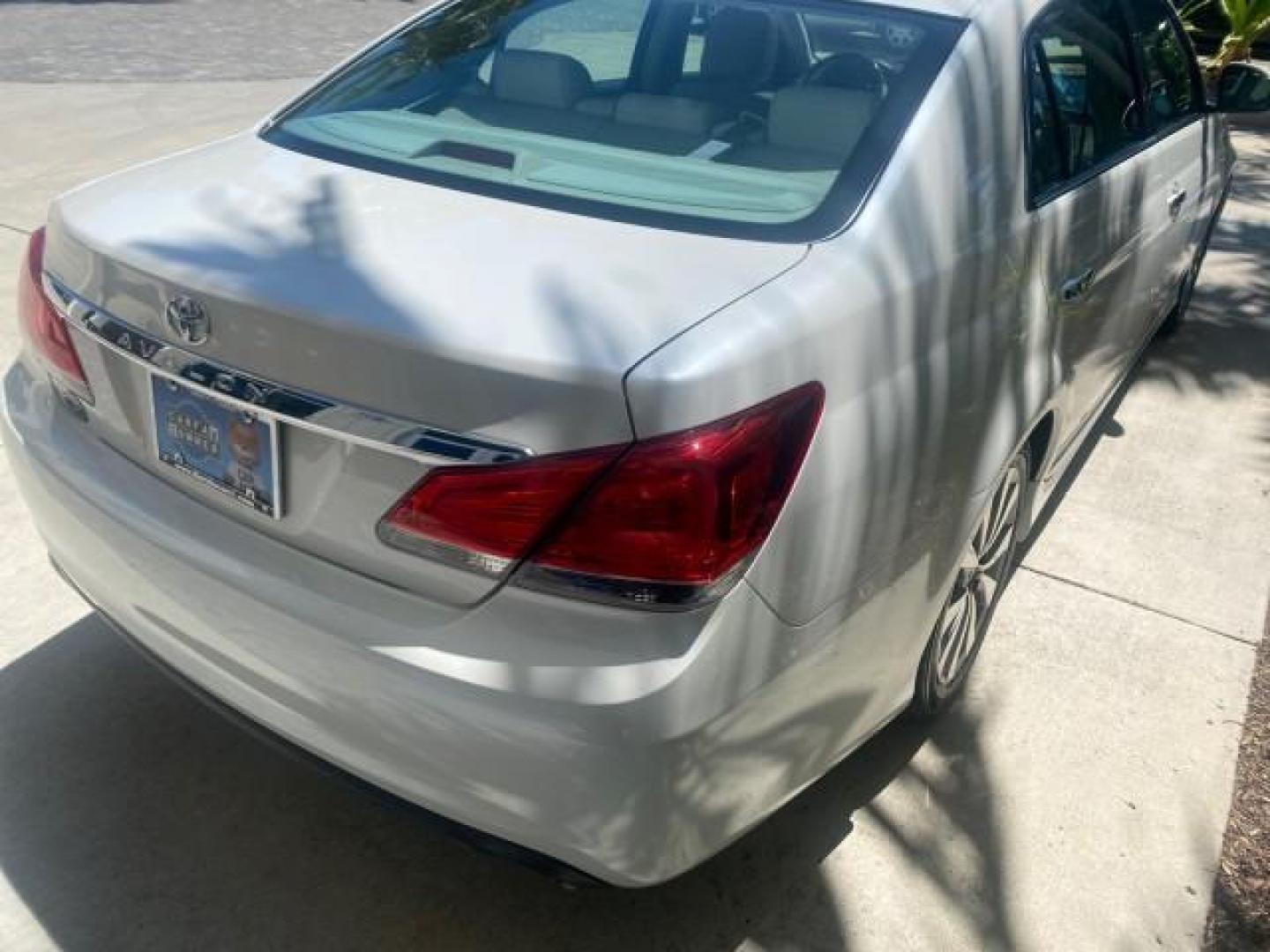 2011 Blizzard Pearl /Ivory Toyota Avalon Limited 1 OWNER FLORIDA LOW MILES 50,363 (4T1BK3DB6BU) with an 3.5L DOHC EFI 24-Valve V6 Engine engine, Automatic transmission, located at 4701 North Dixie Hwy, Pompano Beach, FL, 33064, (954) 422-2889, 26.240938, -80.123474 - OUR WEBPAGE FLORIDACARS1.COM HAS OVER 100 PHOTOS AND FREE CARFAX LINK 2011 TOYOTA AVALON LIMITED VIN: 4T1BK3DB6BU410051 4 T 1 B K 3 D B 6 B U 4 1 0 0 5 1 SEDAN 4 DR 3.5L V6 F DOHC 24V GASOLINE FRONT WHEEL DRIVE Top Features Alloy Wheels Navigation System Bluetooth Technology Parking Sensors Front Se - Photo#77