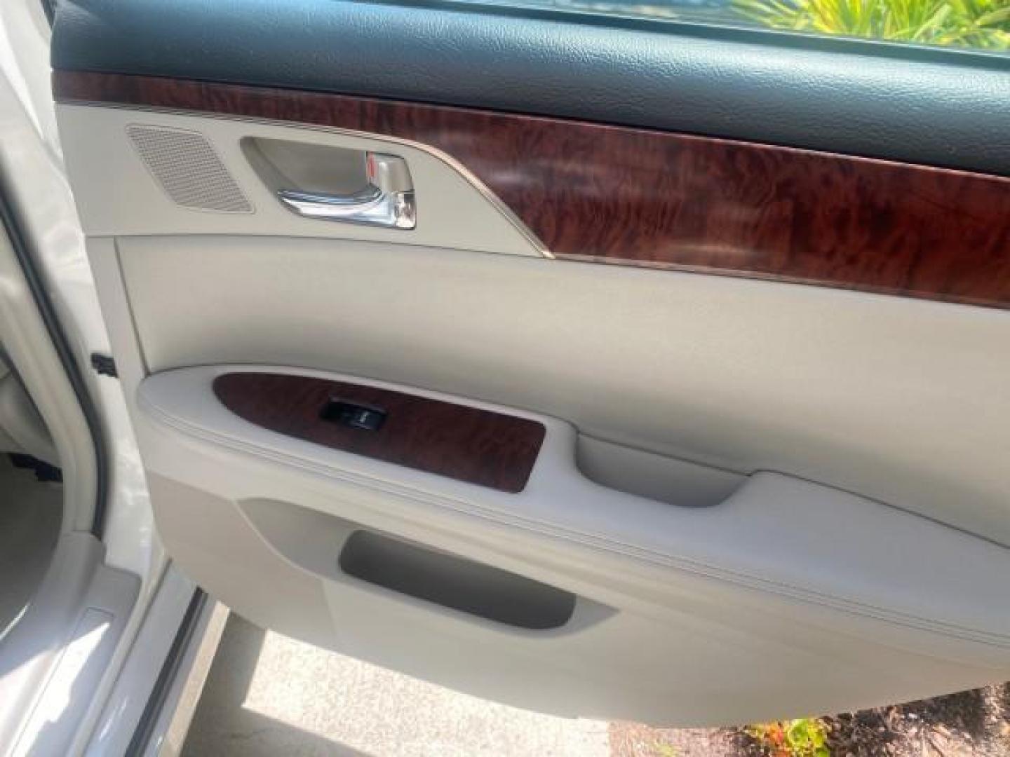 2011 Blizzard Pearl /Ivory Toyota Avalon Limited 1 OWNER FLORIDA LOW MILES 50,363 (4T1BK3DB6BU) with an 3.5L DOHC EFI 24-Valve V6 Engine engine, Automatic transmission, located at 4701 North Dixie Hwy, Pompano Beach, FL, 33064, (954) 422-2889, 26.240938, -80.123474 - OUR WEBPAGE FLORIDACARS1.COM HAS OVER 100 PHOTOS AND FREE CARFAX LINK 2011 TOYOTA AVALON LIMITED VIN: 4T1BK3DB6BU410051 4 T 1 B K 3 D B 6 B U 4 1 0 0 5 1 SEDAN 4 DR 3.5L V6 F DOHC 24V GASOLINE FRONT WHEEL DRIVE Top Features Alloy Wheels Navigation System Bluetooth Technology Parking Sensors Front Se - Photo#87