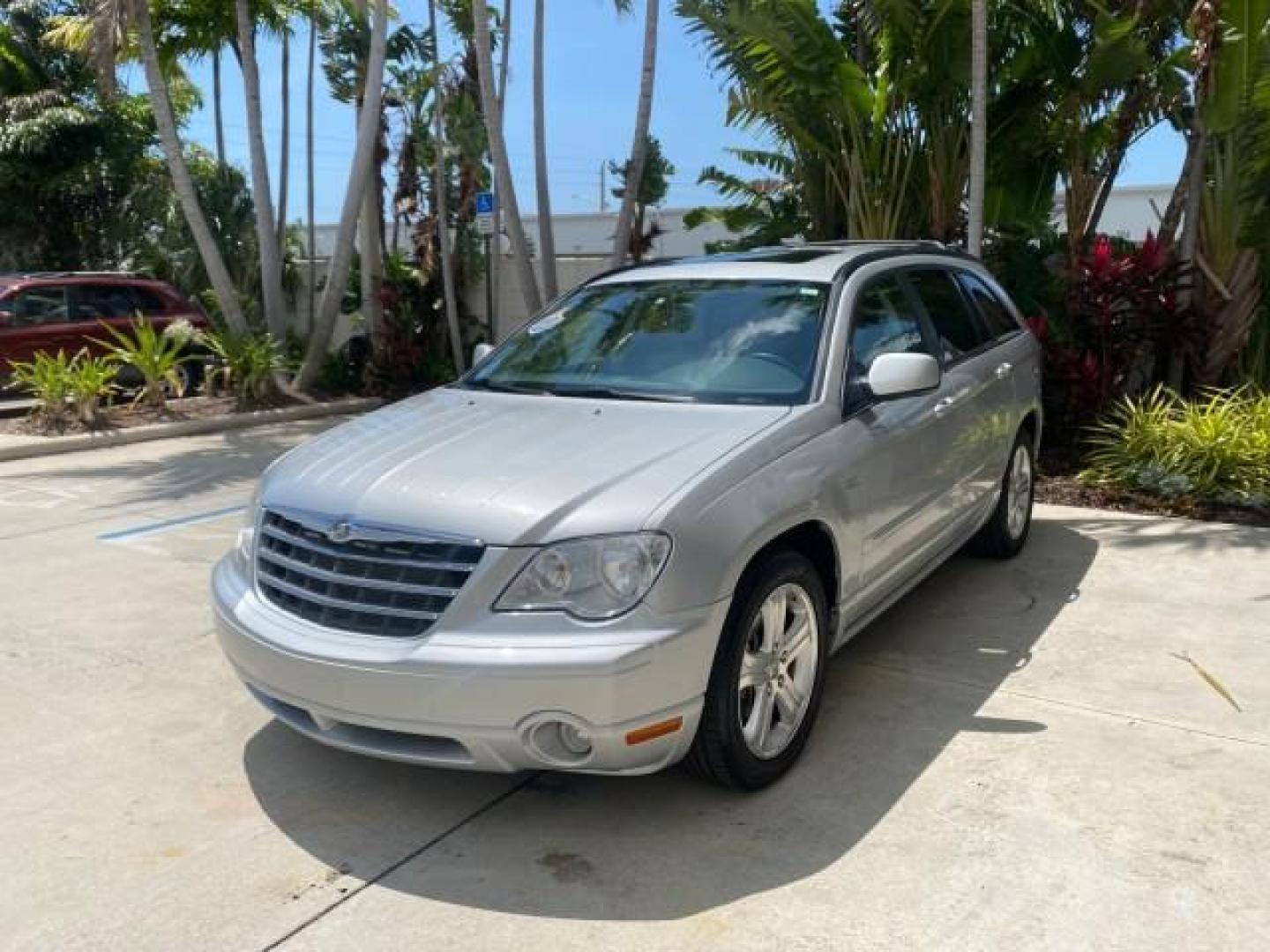 2008 Bright Silver Metallic /Pastel Slate Gray Chrysler Pacifica Touring 1 OWNER NC LOW MILES 55,531 (2A8GM68X38R) with an 4.0L SOHC V6 Engine engine, Automatic transmission, located at 4701 North Dixie Hwy, Pompano Beach, FL, 33064, (954) 422-2889, 26.240938, -80.123474 - OUR WEBPAGE FLORIDACARS1.COM HAS OVER 100 PHOTOS AND FREE CARFAX LINK 2008 CHRYSLER PACIFICA TOURING SIGNATURE SERIES $ 32,895 NEW! VIN: 2A8GM68X38R629737 2 A 8 G M 6 8 X 3 8 R 6 2 9 7 3 7 4 DOOR WAGON/SPORT UTILITY 4.0L V6 F SOHC 24V GASOLINE FRONT WHEEL DRIVE [29W] 29W TOURING SIGNATURE SERIES CUS - Photo#3