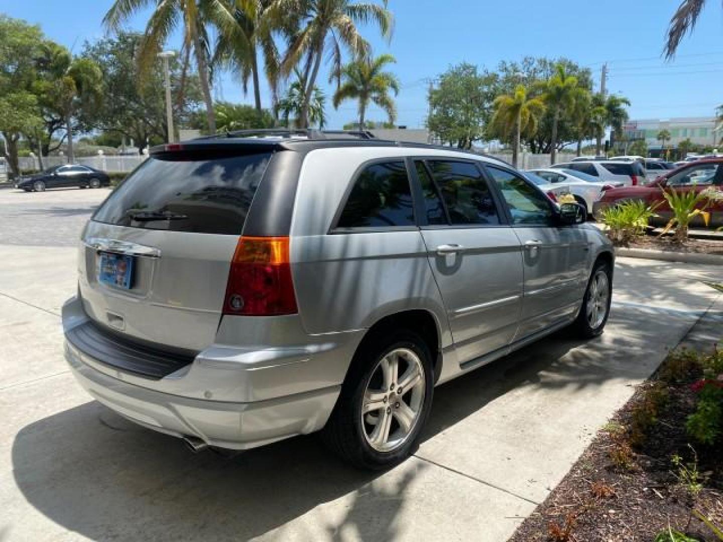 2008 Bright Silver Metallic /Pastel Slate Gray Chrysler Pacifica Touring 1 OWNER NC LOW MILES 55,531 (2A8GM68X38R) with an 4.0L SOHC V6 Engine engine, Automatic transmission, located at 4701 North Dixie Hwy, Pompano Beach, FL, 33064, (954) 422-2889, 26.240938, -80.123474 - OUR WEBPAGE FLORIDACARS1.COM HAS OVER 100 PHOTOS AND FREE CARFAX LINK 2008 CHRYSLER PACIFICA TOURING SIGNATURE SERIES $ 32,895 NEW! VIN: 2A8GM68X38R629737 2 A 8 G M 6 8 X 3 8 R 6 2 9 7 3 7 4 DOOR WAGON/SPORT UTILITY 4.0L V6 F SOHC 24V GASOLINE FRONT WHEEL DRIVE [29W] 29W TOURING SIGNATURE SERIES CUS - Photo#7
