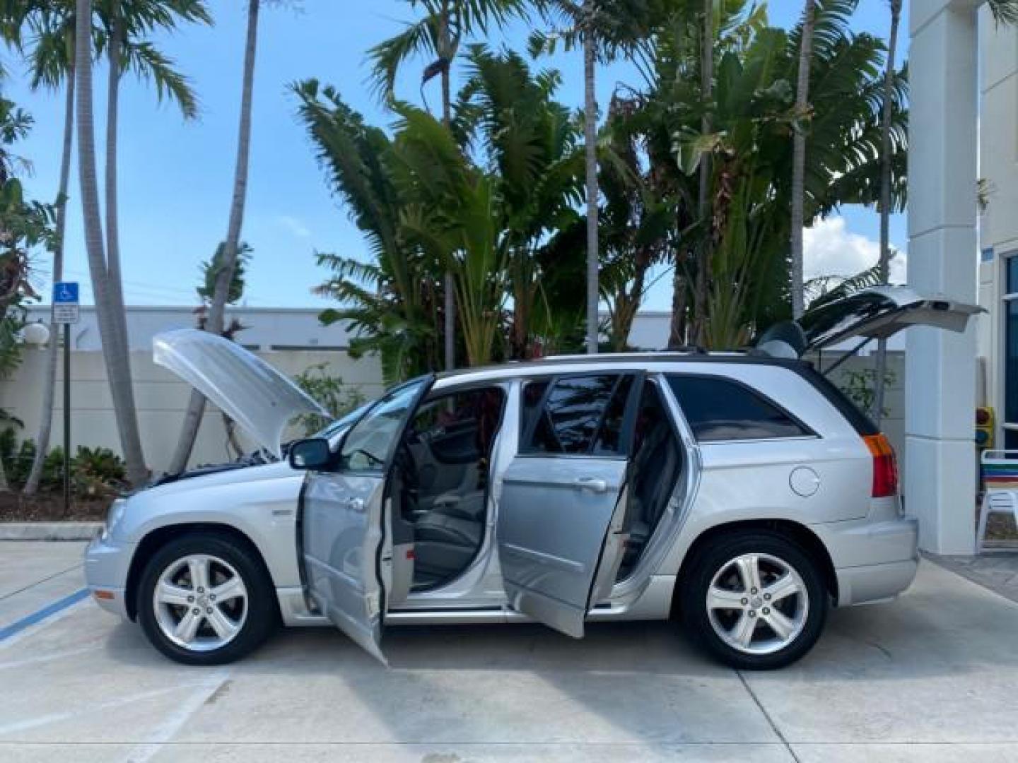 2008 Bright Silver Metallic /Pastel Slate Gray Chrysler Pacifica Touring 1 OWNER NC LOW MILES 55,531 (2A8GM68X38R) with an 4.0L SOHC V6 Engine engine, Automatic transmission, located at 4701 North Dixie Hwy, Pompano Beach, FL, 33064, (954) 422-2889, 26.240938, -80.123474 - OUR WEBPAGE FLORIDACARS1.COM HAS OVER 100 PHOTOS AND FREE CARFAX LINK 2008 CHRYSLER PACIFICA TOURING SIGNATURE SERIES $ 32,895 NEW! VIN: 2A8GM68X38R629737 2 A 8 G M 6 8 X 3 8 R 6 2 9 7 3 7 4 DOOR WAGON/SPORT UTILITY 4.0L V6 F SOHC 24V GASOLINE FRONT WHEEL DRIVE [29W] 29W TOURING SIGNATURE SERIES CUS - Photo#8