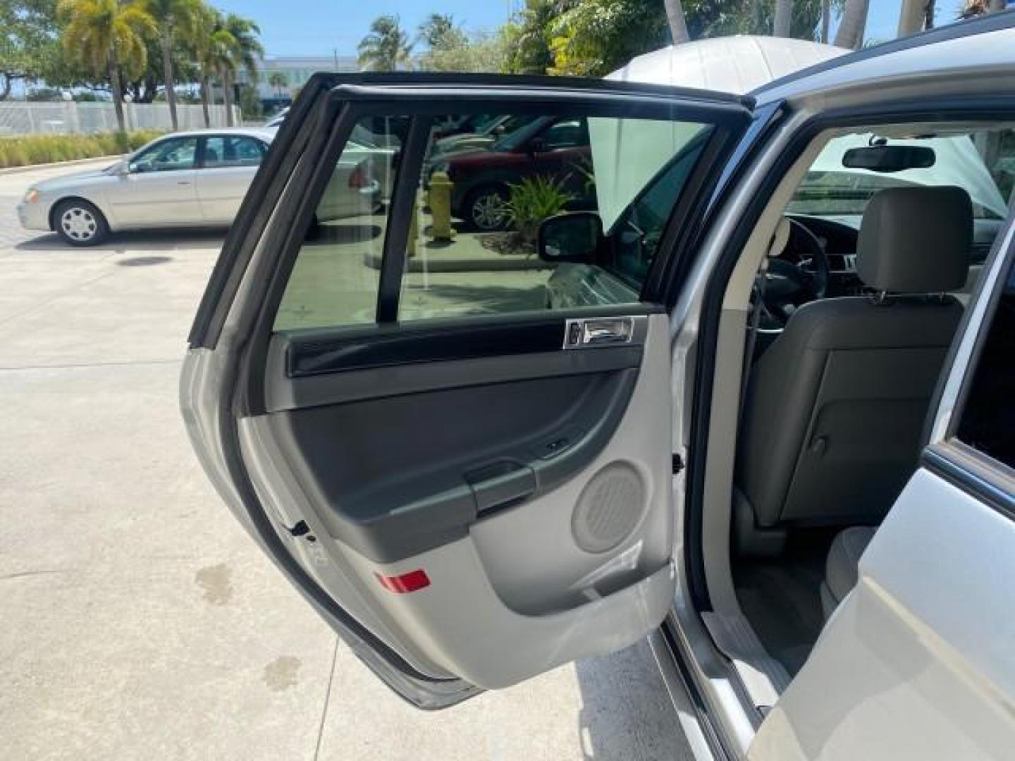 2008 Bright Silver Metallic /Pastel Slate Gray Chrysler Pacifica Touring 1 OWNER NC LOW MILES 55,531 (2A8GM68X38R) with an 4.0L SOHC V6 Engine engine, Automatic transmission, located at 4701 North Dixie Hwy, Pompano Beach, FL, 33064, (954) 422-2889, 26.240938, -80.123474 - OUR WEBPAGE FLORIDACARS1.COM HAS OVER 100 PHOTOS AND FREE CARFAX LINK 2008 CHRYSLER PACIFICA TOURING SIGNATURE SERIES $ 32,895 NEW! VIN: 2A8GM68X38R629737 2 A 8 G M 6 8 X 3 8 R 6 2 9 7 3 7 4 DOOR WAGON/SPORT UTILITY 4.0L V6 F SOHC 24V GASOLINE FRONT WHEEL DRIVE [29W] 29W TOURING SIGNATURE SERIES CUS - Photo#13