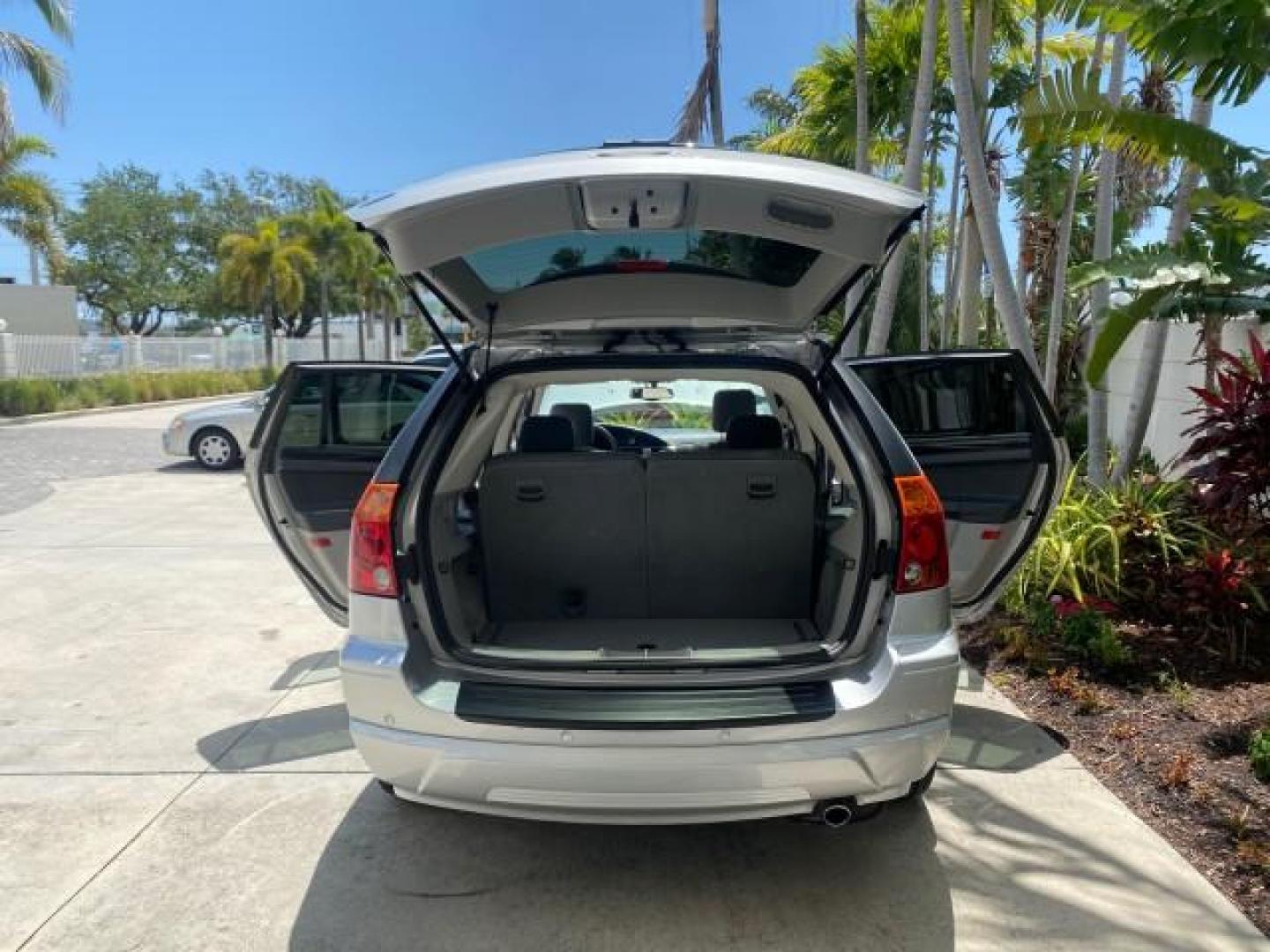 2008 Bright Silver Metallic /Pastel Slate Gray Chrysler Pacifica Touring 1 OWNER NC LOW MILES 55,531 (2A8GM68X38R) with an 4.0L SOHC V6 Engine engine, Automatic transmission, located at 4701 North Dixie Hwy, Pompano Beach, FL, 33064, (954) 422-2889, 26.240938, -80.123474 - OUR WEBPAGE FLORIDACARS1.COM HAS OVER 100 PHOTOS AND FREE CARFAX LINK 2008 CHRYSLER PACIFICA TOURING SIGNATURE SERIES $ 32,895 NEW! VIN: 2A8GM68X38R629737 2 A 8 G M 6 8 X 3 8 R 6 2 9 7 3 7 4 DOOR WAGON/SPORT UTILITY 4.0L V6 F SOHC 24V GASOLINE FRONT WHEEL DRIVE [29W] 29W TOURING SIGNATURE SERIES CUS - Photo#15