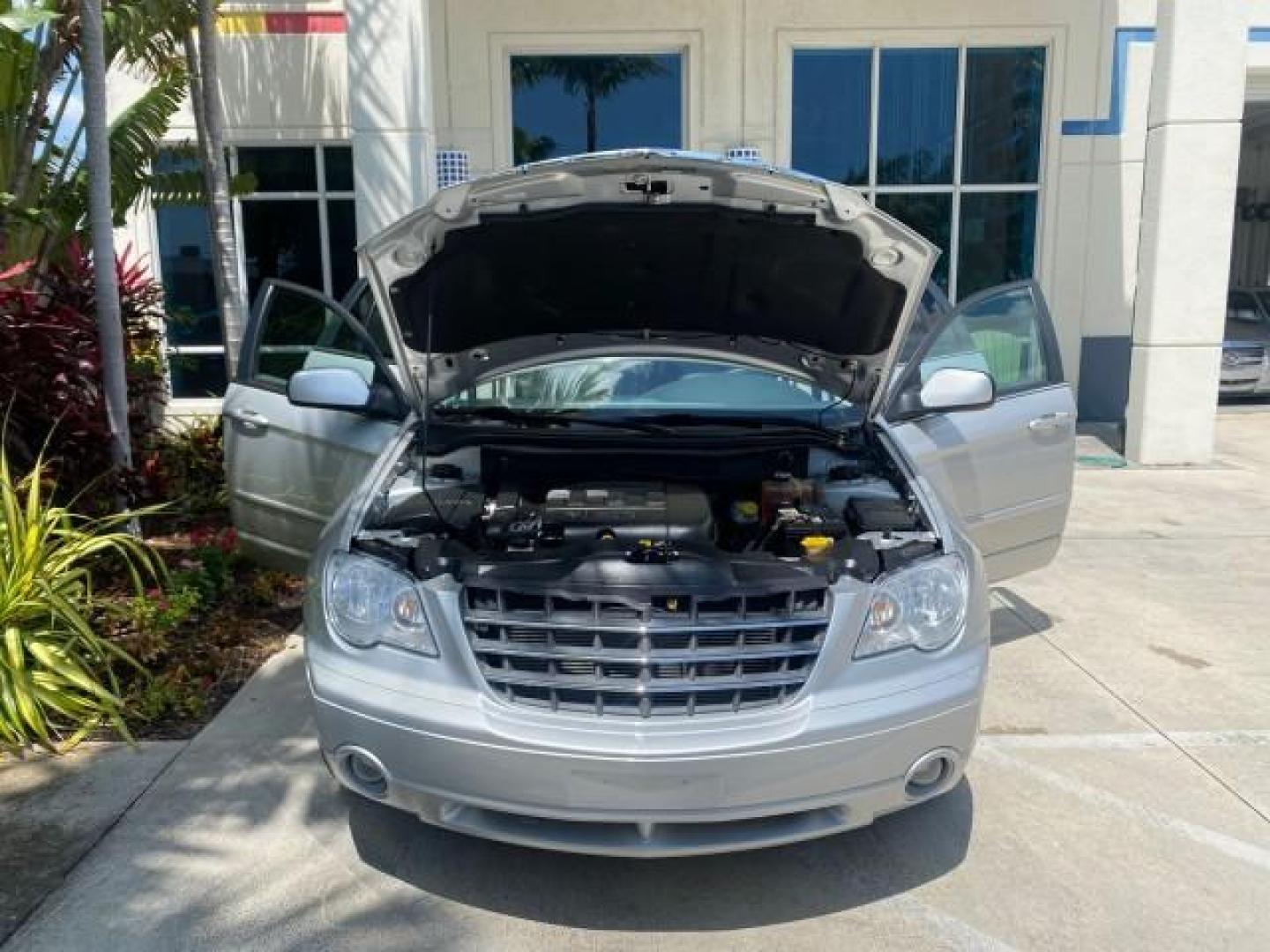 2008 Bright Silver Metallic /Pastel Slate Gray Chrysler Pacifica Touring 1 OWNER NC LOW MILES 55,531 (2A8GM68X38R) with an 4.0L SOHC V6 Engine engine, Automatic transmission, located at 4701 North Dixie Hwy, Pompano Beach, FL, 33064, (954) 422-2889, 26.240938, -80.123474 - OUR WEBPAGE FLORIDACARS1.COM HAS OVER 100 PHOTOS AND FREE CARFAX LINK 2008 CHRYSLER PACIFICA TOURING SIGNATURE SERIES $ 32,895 NEW! VIN: 2A8GM68X38R629737 2 A 8 G M 6 8 X 3 8 R 6 2 9 7 3 7 4 DOOR WAGON/SPORT UTILITY 4.0L V6 F SOHC 24V GASOLINE FRONT WHEEL DRIVE [29W] 29W TOURING SIGNATURE SERIES CUS - Photo#16