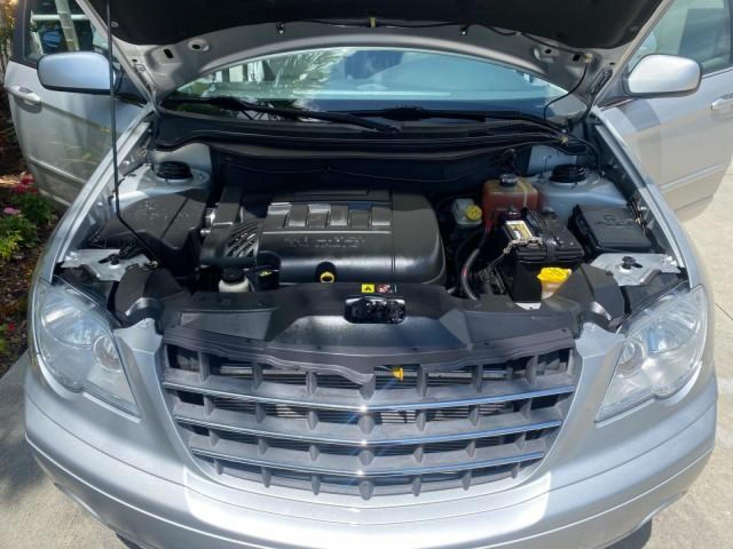 2008 Bright Silver Metallic /Pastel Slate Gray Chrysler Pacifica Touring 1 OWNER NC LOW MILES 55,531 (2A8GM68X38R) with an 4.0L SOHC V6 Engine engine, Automatic transmission, located at 4701 North Dixie Hwy, Pompano Beach, FL, 33064, (954) 422-2889, 26.240938, -80.123474 - OUR WEBPAGE FLORIDACARS1.COM HAS OVER 100 PHOTOS AND FREE CARFAX LINK 2008 CHRYSLER PACIFICA TOURING SIGNATURE SERIES $ 32,895 NEW! VIN: 2A8GM68X38R629737 2 A 8 G M 6 8 X 3 8 R 6 2 9 7 3 7 4 DOOR WAGON/SPORT UTILITY 4.0L V6 F SOHC 24V GASOLINE FRONT WHEEL DRIVE [29W] 29W TOURING SIGNATURE SERIES CUS - Photo#17