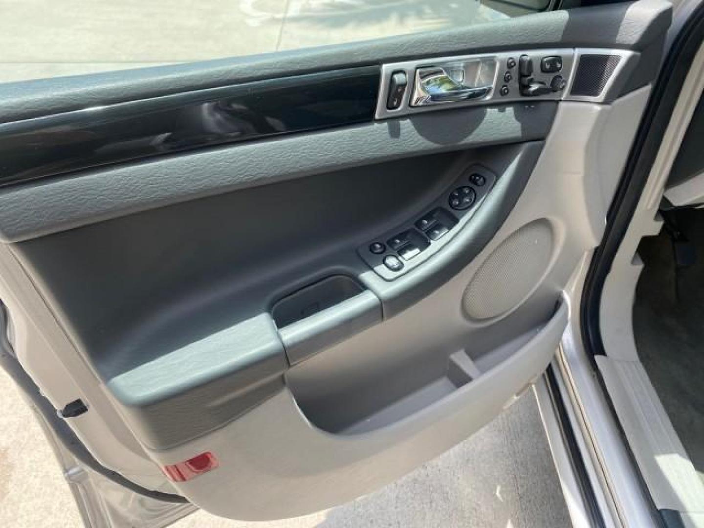 2008 Bright Silver Metallic /Pastel Slate Gray Chrysler Pacifica Touring 1 OWNER NC LOW MILES 55,531 (2A8GM68X38R) with an 4.0L SOHC V6 Engine engine, Automatic transmission, located at 4701 North Dixie Hwy, Pompano Beach, FL, 33064, (954) 422-2889, 26.240938, -80.123474 - OUR WEBPAGE FLORIDACARS1.COM HAS OVER 100 PHOTOS AND FREE CARFAX LINK 2008 CHRYSLER PACIFICA TOURING SIGNATURE SERIES $ 32,895 NEW! VIN: 2A8GM68X38R629737 2 A 8 G M 6 8 X 3 8 R 6 2 9 7 3 7 4 DOOR WAGON/SPORT UTILITY 4.0L V6 F SOHC 24V GASOLINE FRONT WHEEL DRIVE [29W] 29W TOURING SIGNATURE SERIES CUS - Photo#31