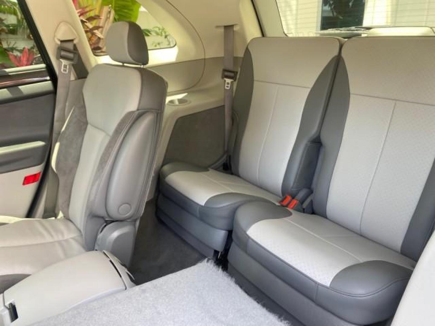 2008 Bright Silver Metallic /Pastel Slate Gray Chrysler Pacifica Touring 1 OWNER NC LOW MILES 55,531 (2A8GM68X38R) with an 4.0L SOHC V6 Engine engine, Automatic transmission, located at 4701 North Dixie Hwy, Pompano Beach, FL, 33064, (954) 422-2889, 26.240938, -80.123474 - OUR WEBPAGE FLORIDACARS1.COM HAS OVER 100 PHOTOS AND FREE CARFAX LINK 2008 CHRYSLER PACIFICA TOURING SIGNATURE SERIES $ 32,895 NEW! VIN: 2A8GM68X38R629737 2 A 8 G M 6 8 X 3 8 R 6 2 9 7 3 7 4 DOOR WAGON/SPORT UTILITY 4.0L V6 F SOHC 24V GASOLINE FRONT WHEEL DRIVE [29W] 29W TOURING SIGNATURE SERIES CUS - Photo#77