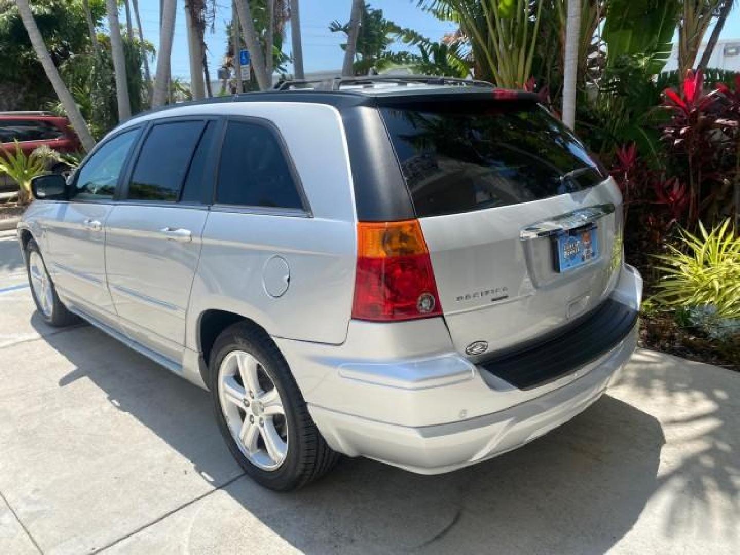 2008 Bright Silver Metallic /Pastel Slate Gray Chrysler Pacifica Touring 1 OWNER NC LOW MILES 55,531 (2A8GM68X38R) with an 4.0L SOHC V6 Engine engine, Automatic transmission, located at 4701 North Dixie Hwy, Pompano Beach, FL, 33064, (954) 422-2889, 26.240938, -80.123474 - OUR WEBPAGE FLORIDACARS1.COM HAS OVER 100 PHOTOS AND FREE CARFAX LINK 2008 CHRYSLER PACIFICA TOURING SIGNATURE SERIES $ 32,895 NEW! VIN: 2A8GM68X38R629737 2 A 8 G M 6 8 X 3 8 R 6 2 9 7 3 7 4 DOOR WAGON/SPORT UTILITY 4.0L V6 F SOHC 24V GASOLINE FRONT WHEEL DRIVE [29W] 29W TOURING SIGNATURE SERIES CUS - Photo#82