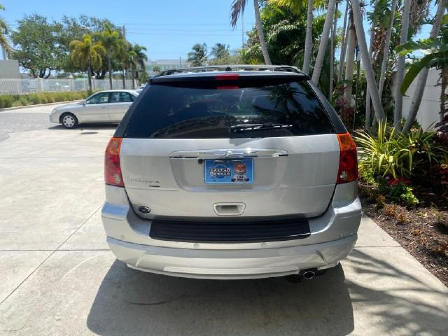 2008 Bright Silver Metallic /Pastel Slate Gray Chrysler Pacifica Touring 1 OWNER NC LOW MILES 55,531 (2A8GM68X38R) with an 4.0L SOHC V6 Engine engine, Automatic transmission, located at 4701 North Dixie Hwy, Pompano Beach, FL, 33064, (954) 422-2889, 26.240938, -80.123474 - OUR WEBPAGE FLORIDACARS1.COM HAS OVER 100 PHOTOS AND FREE CARFAX LINK 2008 CHRYSLER PACIFICA TOURING SIGNATURE SERIES $ 32,895 NEW! VIN: 2A8GM68X38R629737 2 A 8 G M 6 8 X 3 8 R 6 2 9 7 3 7 4 DOOR WAGON/SPORT UTILITY 4.0L V6 F SOHC 24V GASOLINE FRONT WHEEL DRIVE [29W] 29W TOURING SIGNATURE SERIES CUS - Photo#83