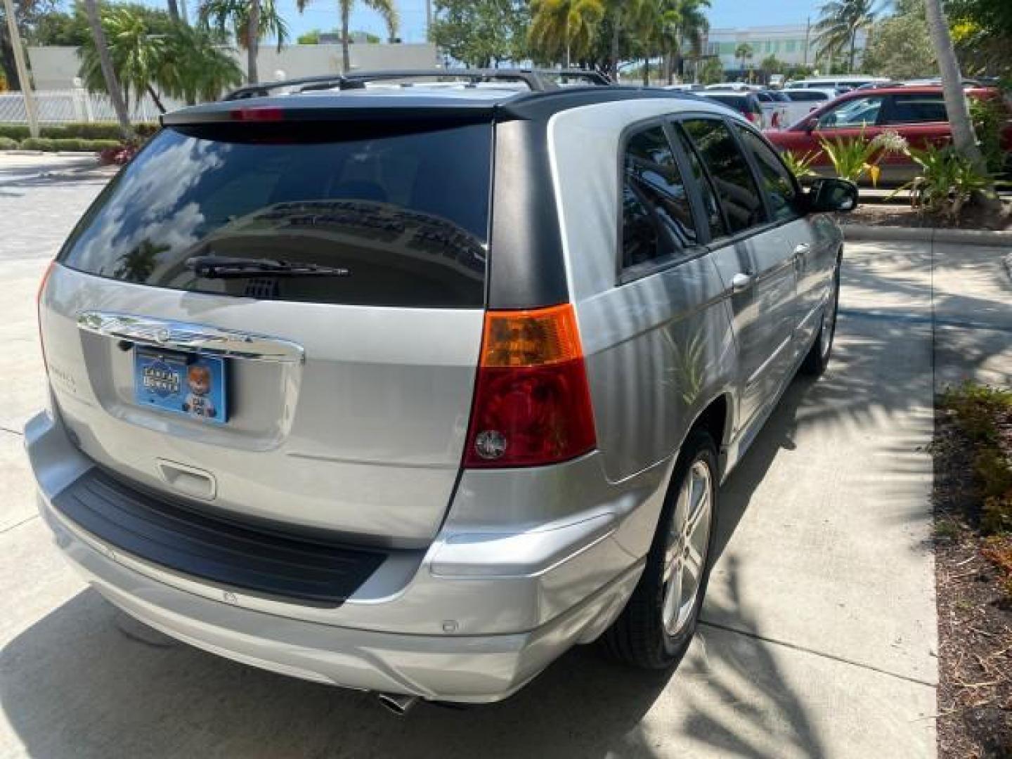 2008 Bright Silver Metallic /Pastel Slate Gray Chrysler Pacifica Touring 1 OWNER NC LOW MILES 55,531 (2A8GM68X38R) with an 4.0L SOHC V6 Engine engine, Automatic transmission, located at 4701 North Dixie Hwy, Pompano Beach, FL, 33064, (954) 422-2889, 26.240938, -80.123474 - OUR WEBPAGE FLORIDACARS1.COM HAS OVER 100 PHOTOS AND FREE CARFAX LINK 2008 CHRYSLER PACIFICA TOURING SIGNATURE SERIES $ 32,895 NEW! VIN: 2A8GM68X38R629737 2 A 8 G M 6 8 X 3 8 R 6 2 9 7 3 7 4 DOOR WAGON/SPORT UTILITY 4.0L V6 F SOHC 24V GASOLINE FRONT WHEEL DRIVE [29W] 29W TOURING SIGNATURE SERIES CUS - Photo#84