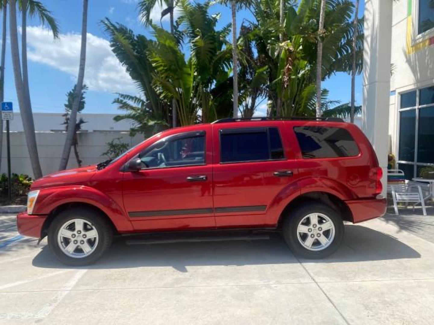 2006 Flame Red /Med Slate Gray Dodge Durango 3RD ROW SLT LOW MILES 34,957 (1D4HD48N06F) with an 4.7L V8 Magnum Engine engine, Automatic transmission, located at 4701 North Dixie Hwy, Pompano Beach, FL, 33064, (954) 422-2889, 26.240938, -80.123474 - OUR WEBPAGE FLORIDACARS1.COM HAS OVER 100 PHOTOS AND FREE CARFAX LINK 2006 DODGE DURANGO SLT 50 SERVICE RECORDS FULLY MAINTANED VIN: 1D4HD48N06F182662 1 D 4 H D 4 8 N 0 6 F 1 8 2 6 6 2 4 DOOR WAGON/SPORT UTILITY 4.7L V8 F OHV GASOLINE REAR WHEEL DRIVE Top Features Alloy Wheels Rear Entertainment Sys - Photo#4