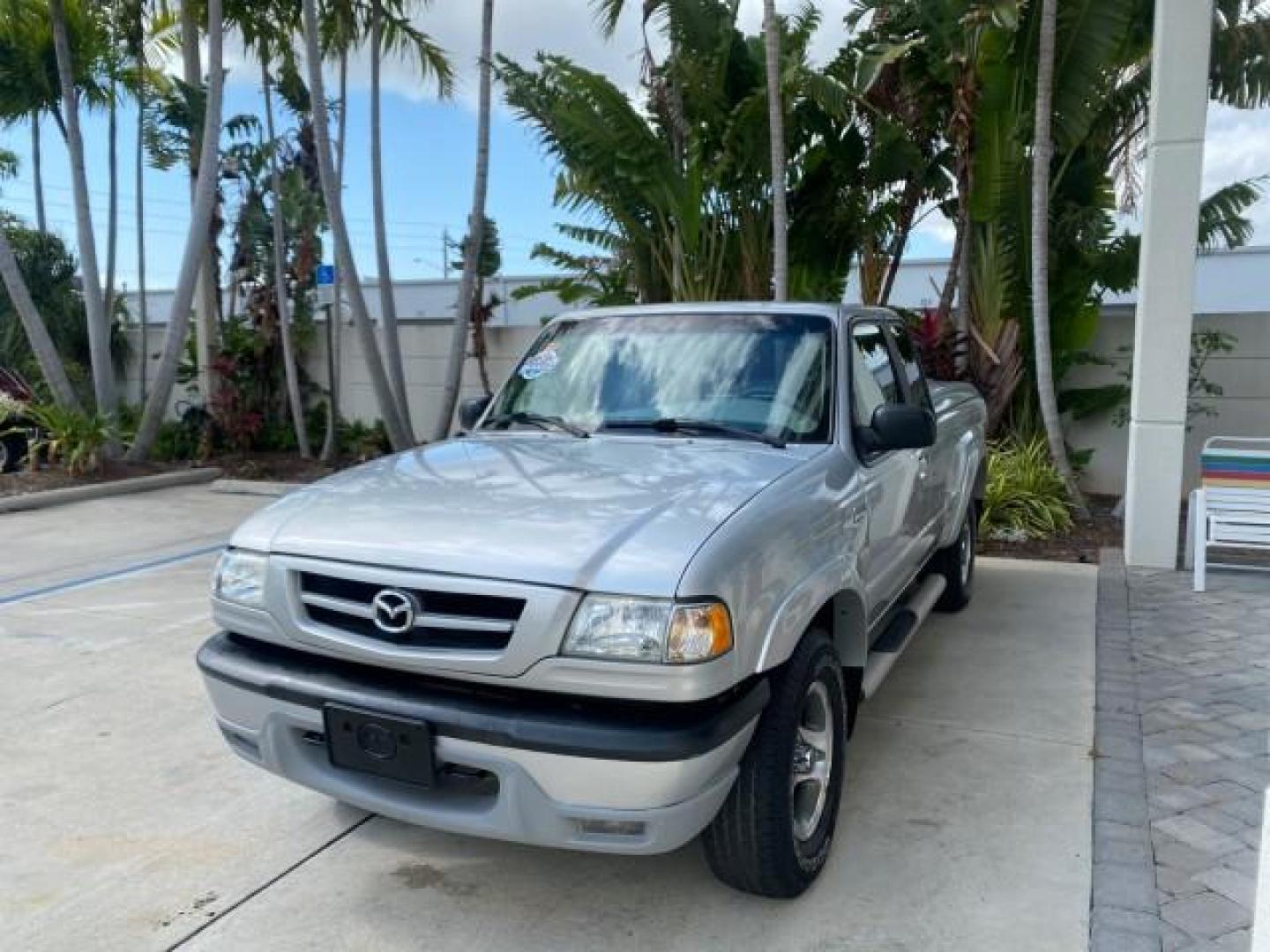 2002 Platinum Frost Metallic /Medium Graphite Mazda B-Series 3000 4WD Truck SE 1 OWNER (4F4ZR17U82T) with an 3.0L MFI V6 Engine engine, Automatic transmission, located at 4701 North Dixie Hwy, Pompano Beach, FL, 33064, (954) 422-2889, 26.240938, -80.123474 - OUR WEBPAGE FLORIDACARS1.COM HAS OVER 100 PHOTOS AND FREE CARFAX LINK 2002 MAZDA B-SERIES B3000 VIN: 4F4ZR17U82TM14728 4 F 4 Z R 1 7 U 8 2 T M 1 4 7 2 8 CLUB CAB PICKUP 3.0L V6 F GASOLINE REAR WHEEL DRIVE W/ 4X4 Top Features 4WD/AWD Cloth Seats Alloy Wheels Running Boards Bed Cover Tow Hitch Bed Lin - Photo#3