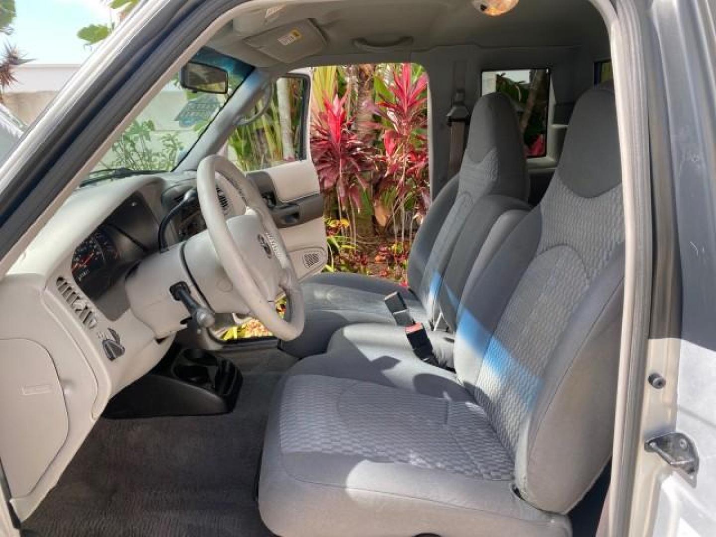 2002 Platinum Frost Metallic /Medium Graphite Mazda B-Series 3000 4WD Truck SE 1 OWNER (4F4ZR17U82T) with an 3.0L MFI V6 Engine engine, Automatic transmission, located at 4701 North Dixie Hwy, Pompano Beach, FL, 33064, (954) 422-2889, 26.240938, -80.123474 - OUR WEBPAGE FLORIDACARS1.COM HAS OVER 100 PHOTOS AND FREE CARFAX LINK 2002 MAZDA B-SERIES B3000 VIN: 4F4ZR17U82TM14728 4 F 4 Z R 1 7 U 8 2 T M 1 4 7 2 8 CLUB CAB PICKUP 3.0L V6 F GASOLINE REAR WHEEL DRIVE W/ 4X4 Top Features 4WD/AWD Cloth Seats Alloy Wheels Running Boards Bed Cover Tow Hitch Bed Lin - Photo#10