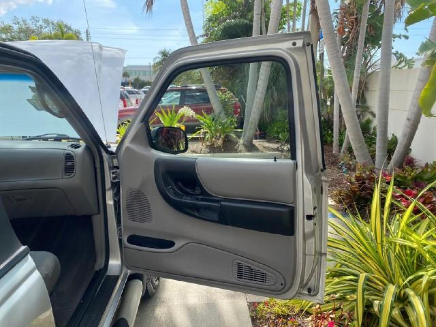 2002 Platinum Frost Metallic /Medium Graphite Mazda B-Series 3000 4WD Truck SE 1 OWNER (4F4ZR17U82T) with an 3.0L MFI V6 Engine engine, Automatic transmission, located at 4701 North Dixie Hwy, Pompano Beach, FL, 33064, (954) 422-2889, 26.240938, -80.123474 - OUR WEBPAGE FLORIDACARS1.COM HAS OVER 100 PHOTOS AND FREE CARFAX LINK 2002 MAZDA B-SERIES B3000 VIN: 4F4ZR17U82TM14728 4 F 4 Z R 1 7 U 8 2 T M 1 4 7 2 8 CLUB CAB PICKUP 3.0L V6 F GASOLINE REAR WHEEL DRIVE W/ 4X4 Top Features 4WD/AWD Cloth Seats Alloy Wheels Running Boards Bed Cover Tow Hitch Bed Lin - Photo#11