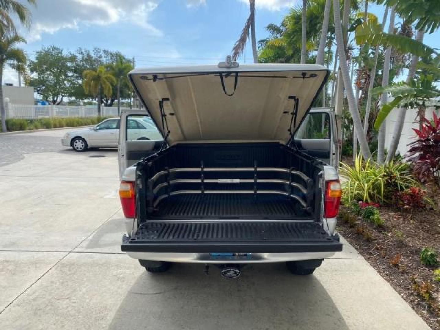 2002 Platinum Frost Metallic /Medium Graphite Mazda B-Series 3000 4WD Truck SE 1 OWNER (4F4ZR17U82T) with an 3.0L MFI V6 Engine engine, Automatic transmission, located at 4701 North Dixie Hwy, Pompano Beach, FL, 33064, (954) 422-2889, 26.240938, -80.123474 - OUR WEBPAGE FLORIDACARS1.COM HAS OVER 100 PHOTOS AND FREE CARFAX LINK 2002 MAZDA B-SERIES B3000 VIN: 4F4ZR17U82TM14728 4 F 4 Z R 1 7 U 8 2 T M 1 4 7 2 8 CLUB CAB PICKUP 3.0L V6 F GASOLINE REAR WHEEL DRIVE W/ 4X4 Top Features 4WD/AWD Cloth Seats Alloy Wheels Running Boards Bed Cover Tow Hitch Bed Lin - Photo#15